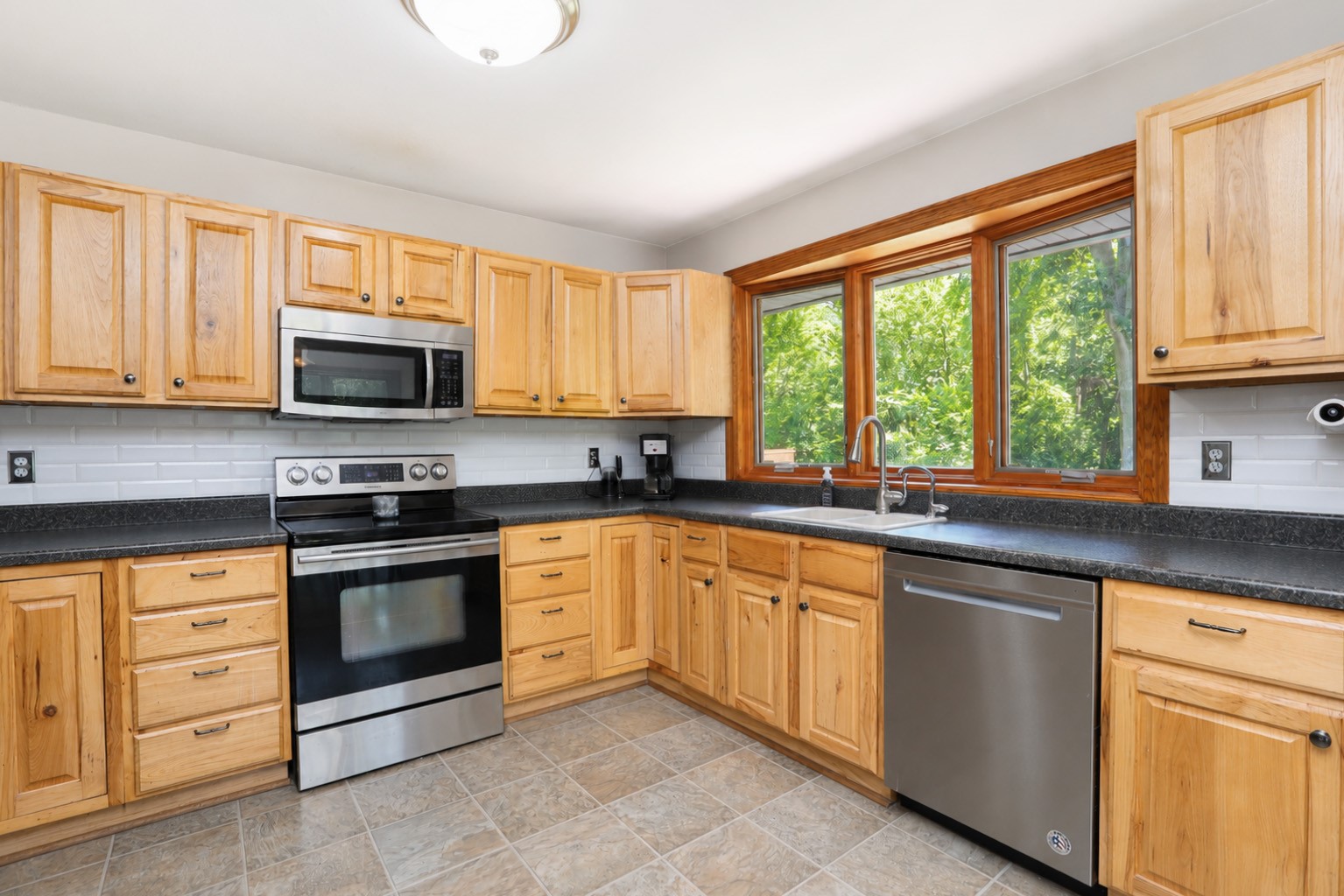 602 V Avenue Property Photo 3