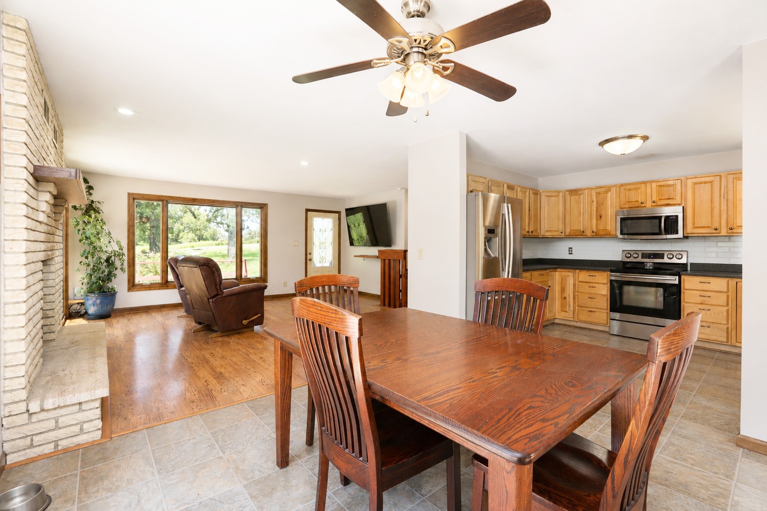 602 V Avenue Property Photo 7