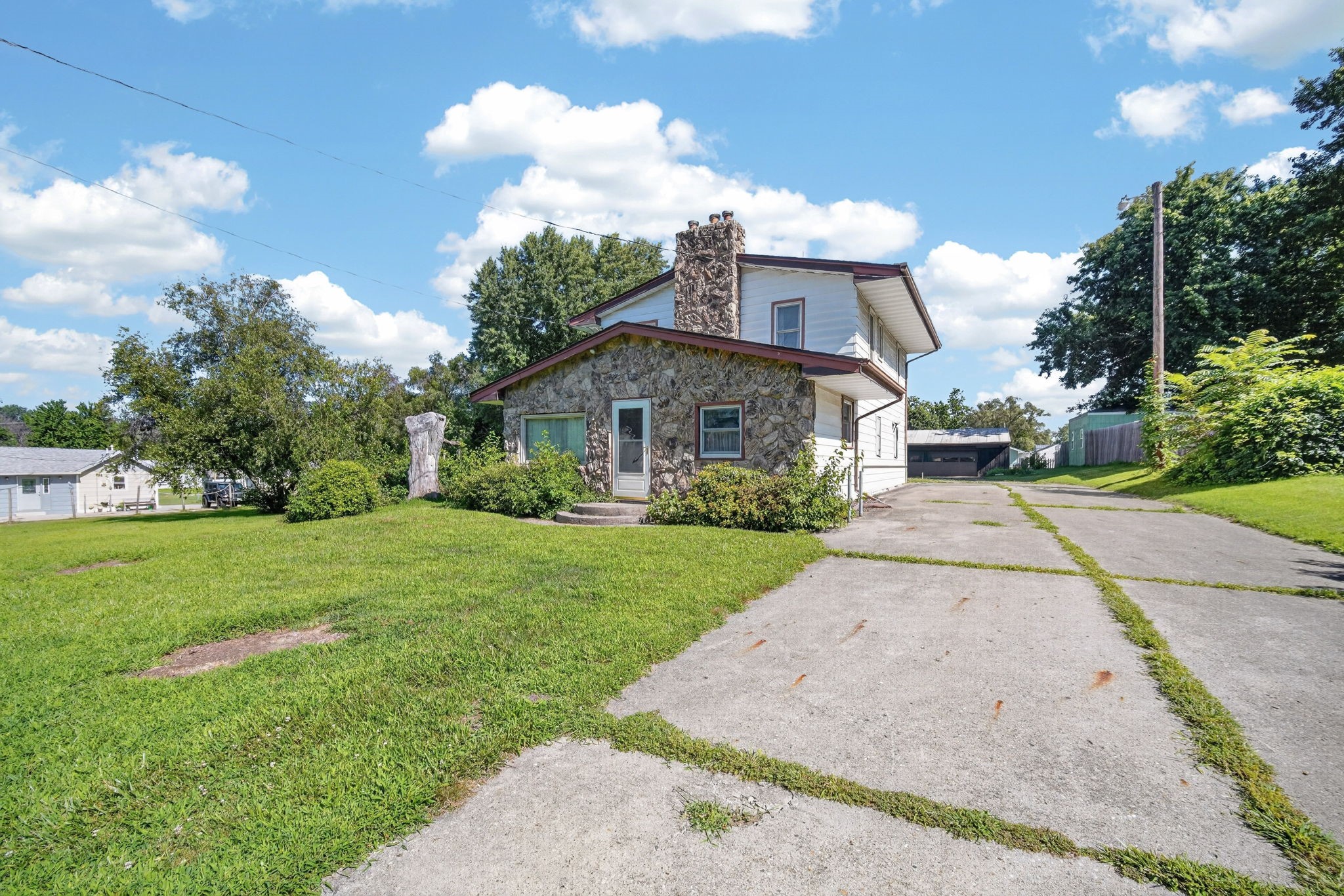 440 Ne 46th Place Property Photo 1