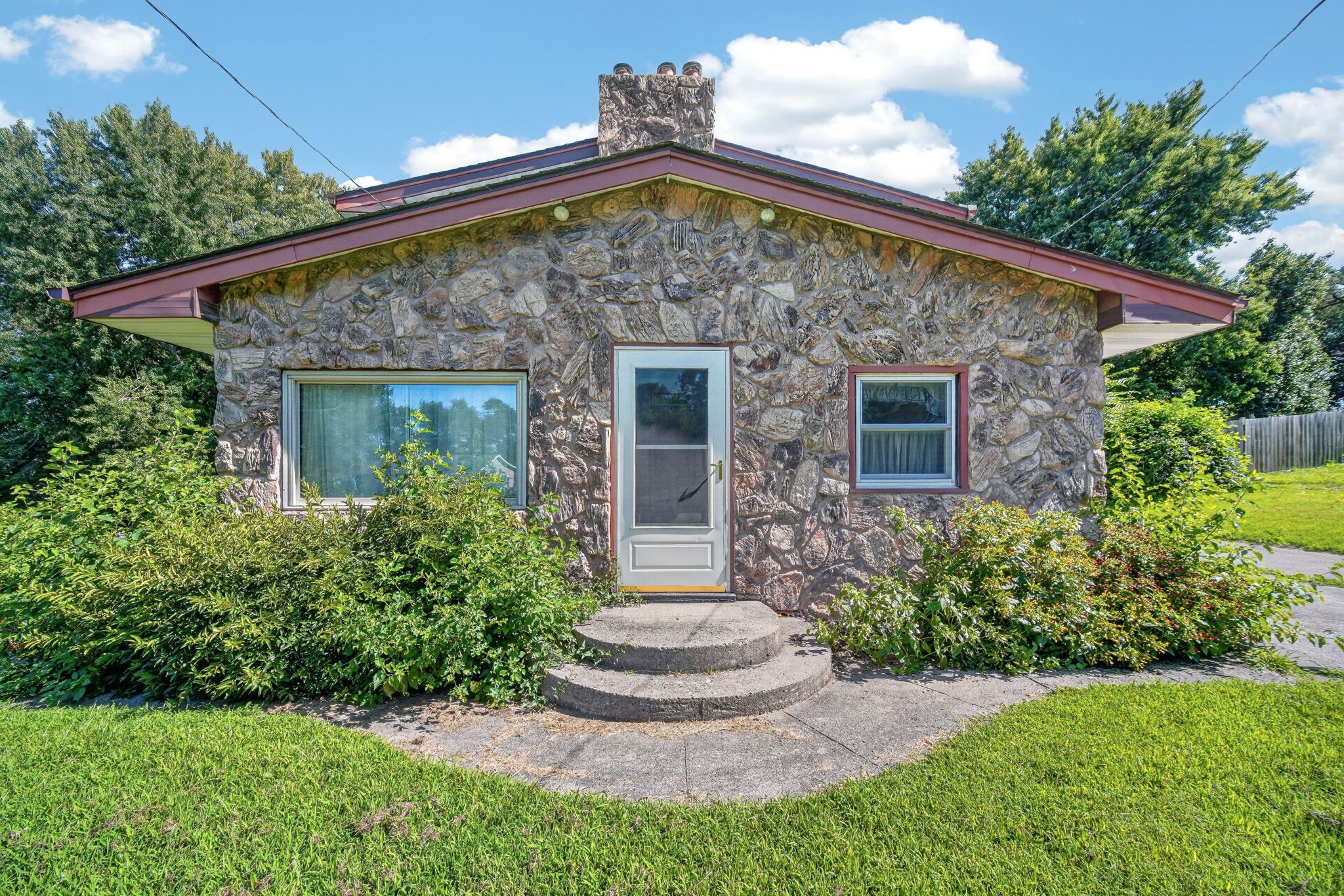 440 Ne 46th Place Property Photo 3