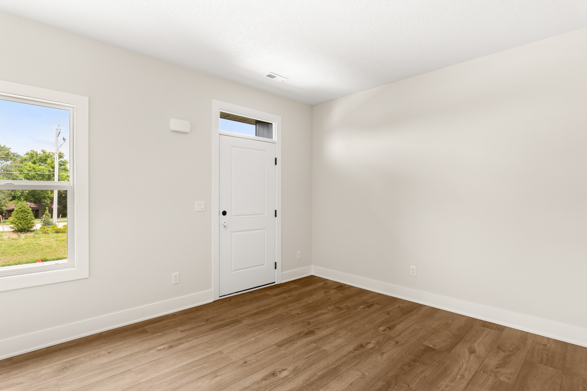 907 Percheron Lane Property Photo 4