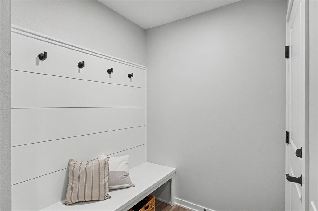2720 Fleur Drive Property Photo 14