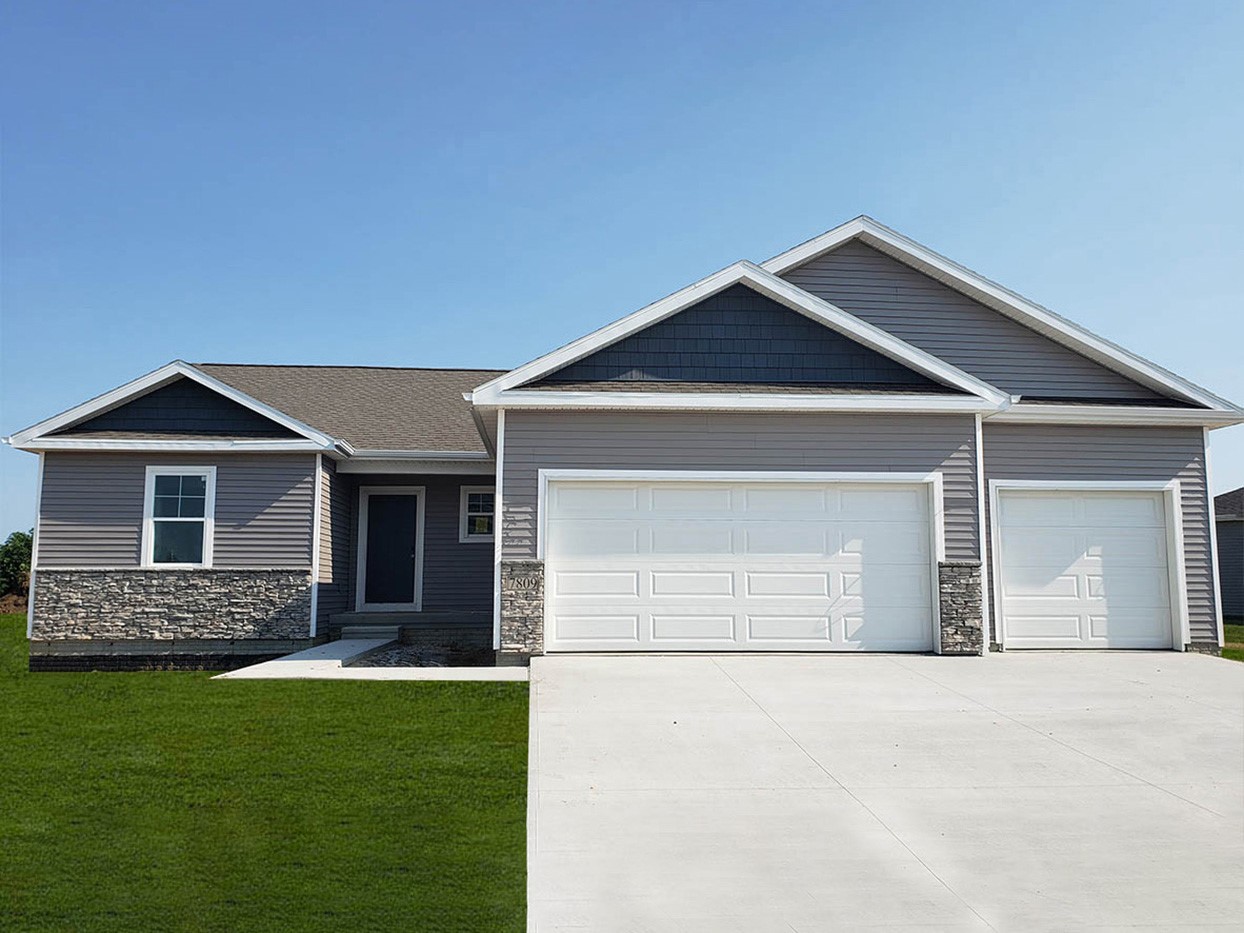 4738 173rd Street Property Photo 1