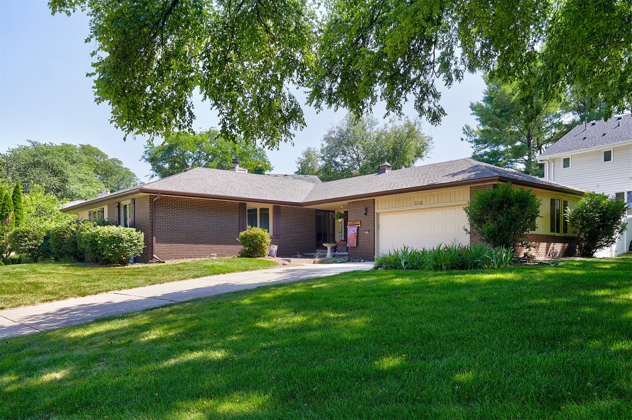 10670 Ridgeview Drive Property Photo 1