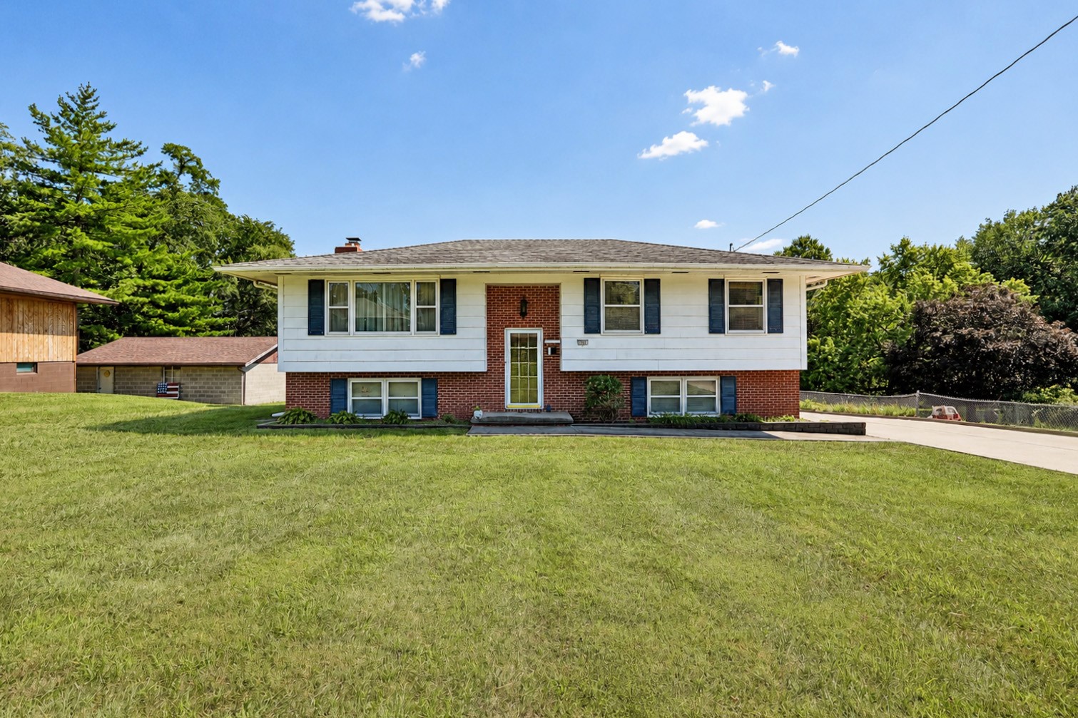 341 E Rose Avenue Property Photo 3