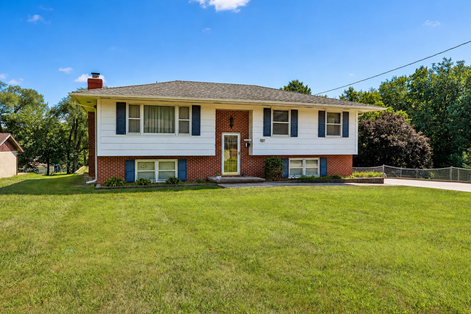 341 E Rose Avenue Property Photo 4