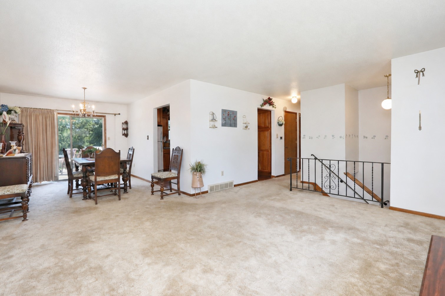341 E Rose Avenue Property Photo 8