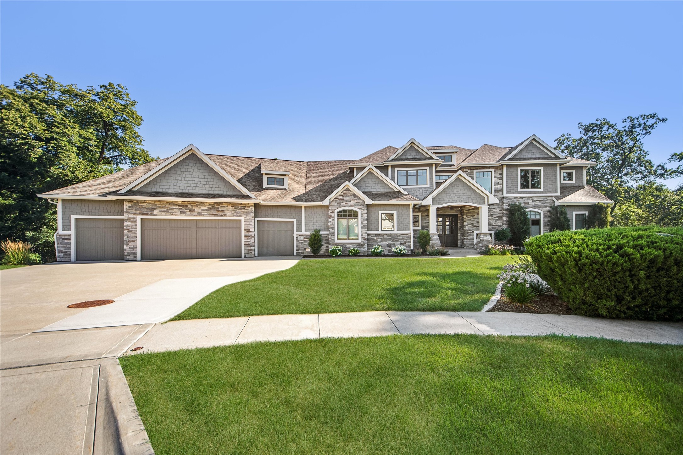 6211 Enclave Circle Property Photo 1