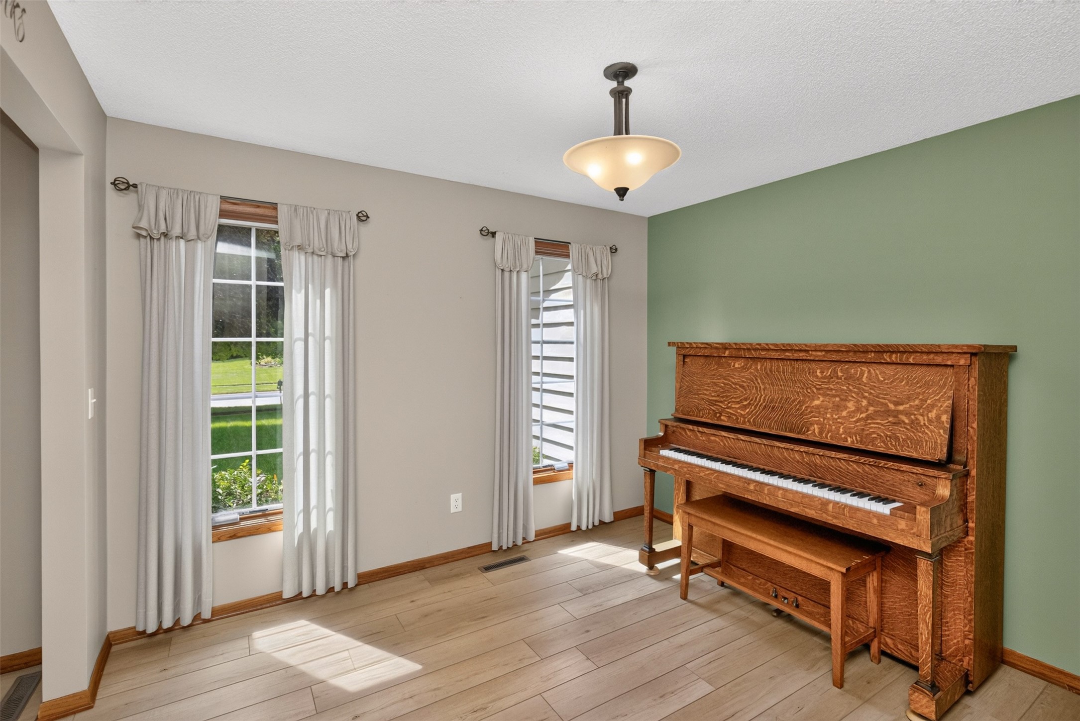 5849 Brentwood Circle Property Photo 4