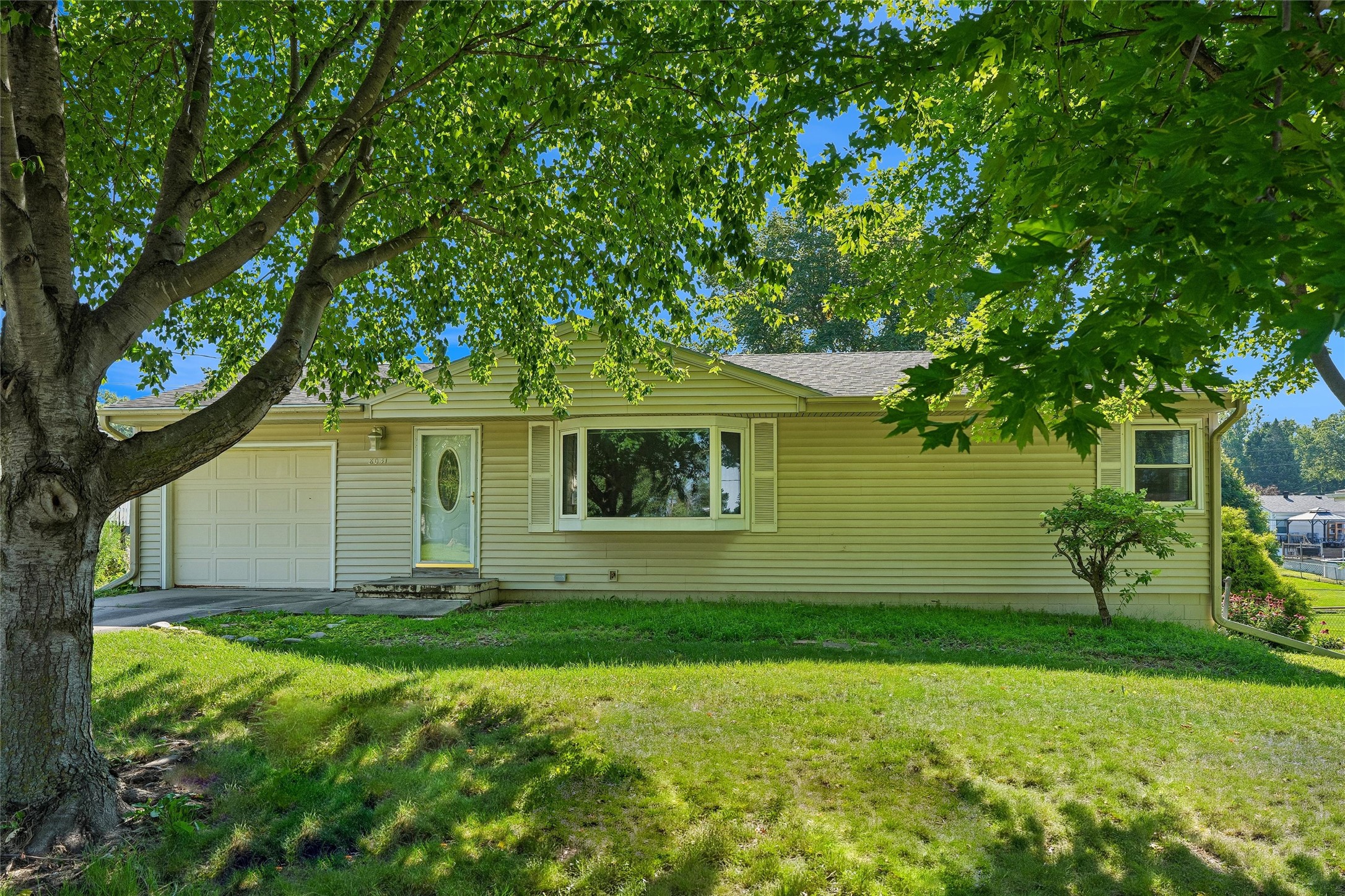 8041 Crestview Drive Property Photo 2