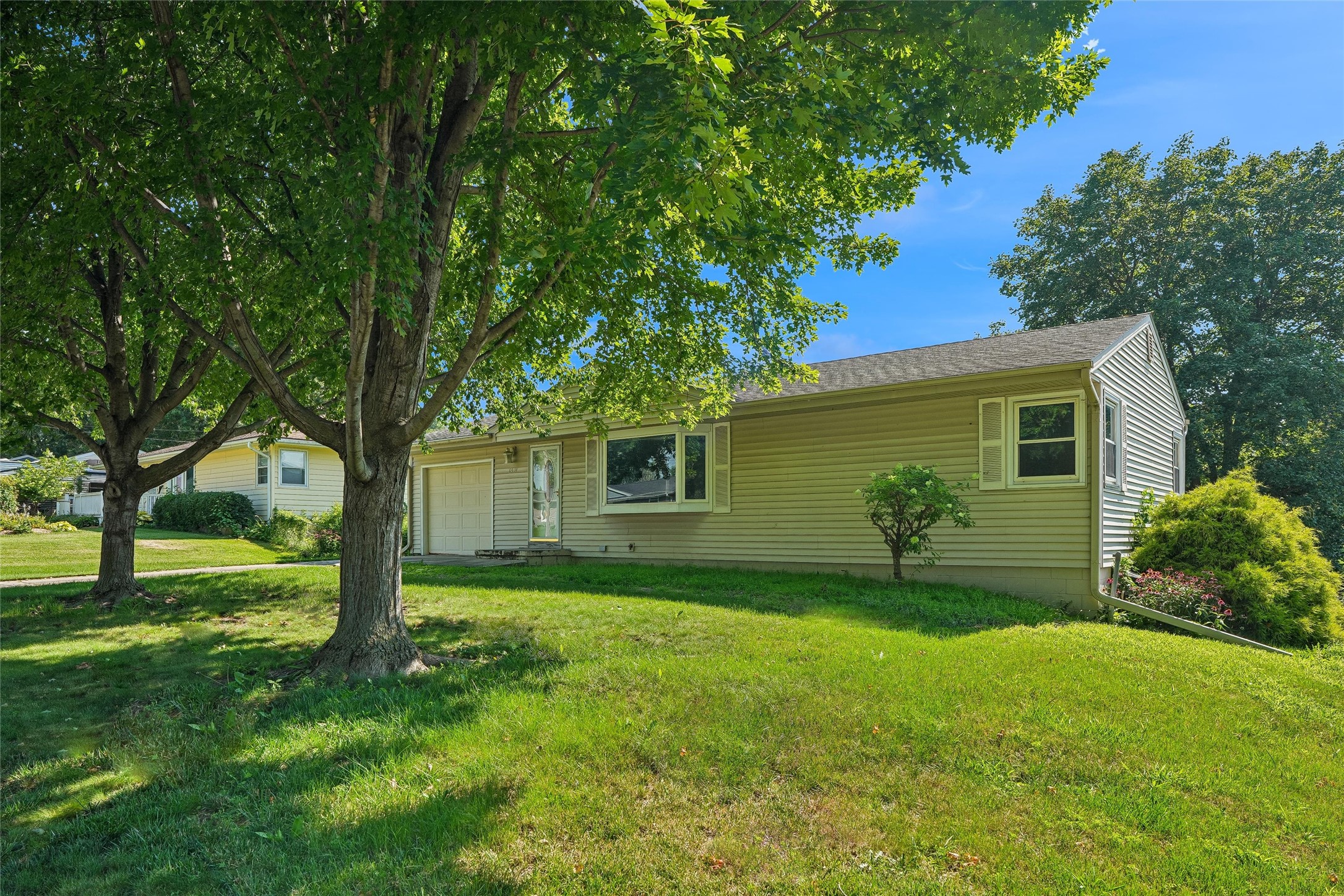 8041 Crestview Drive Property Photo 3