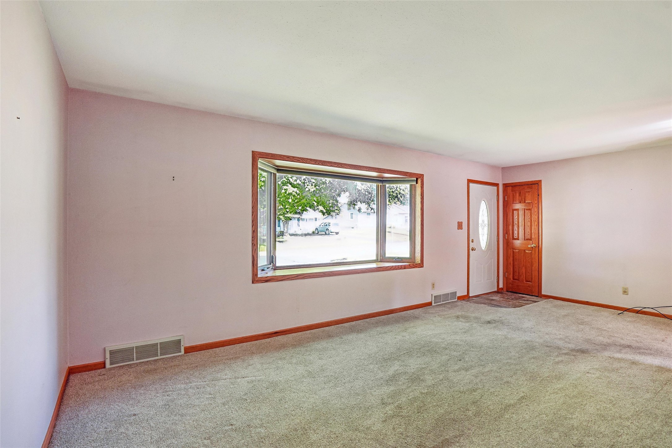 8041 Crestview Drive Property Photo 4