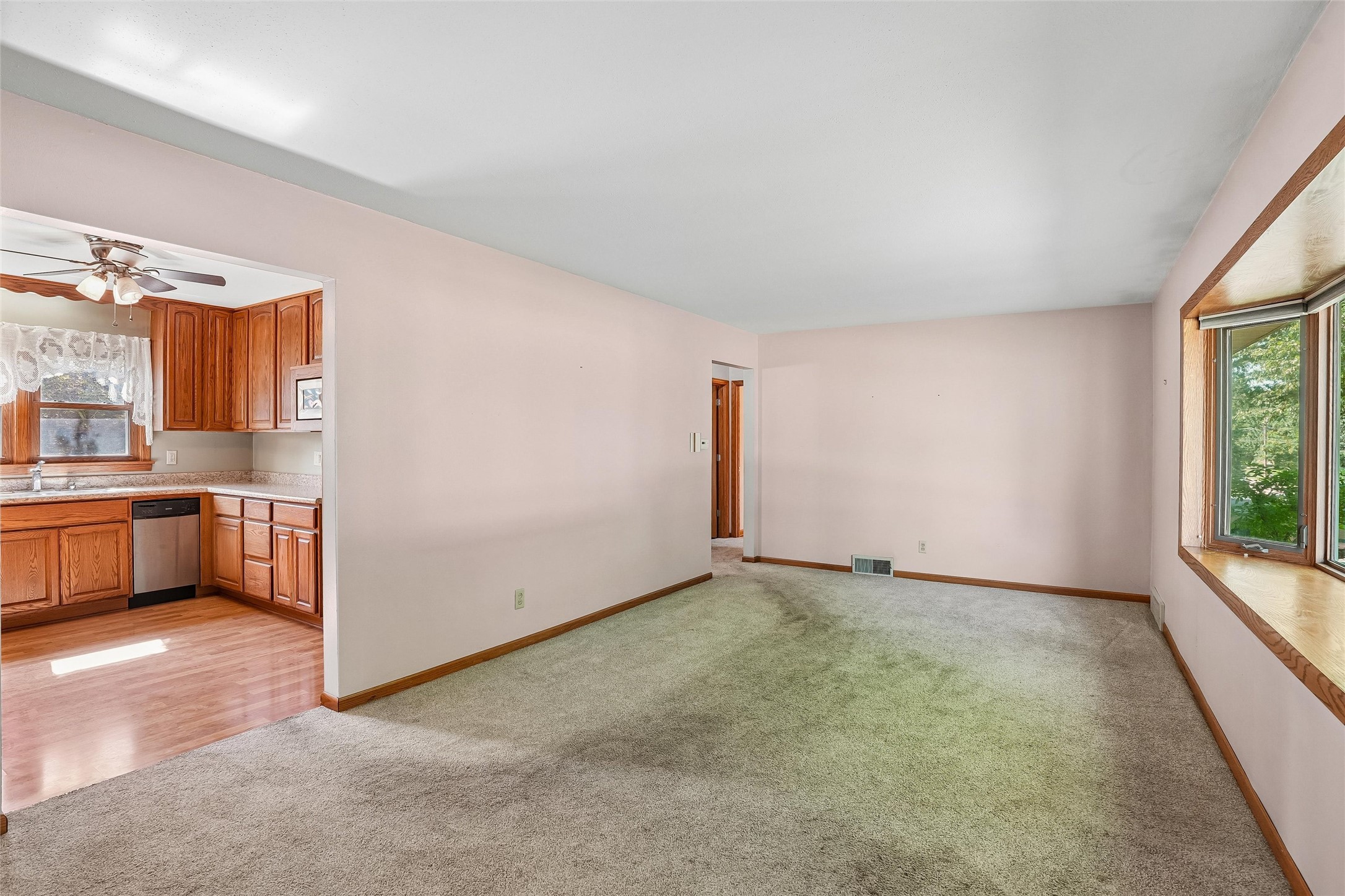 8041 Crestview Drive Property Photo 6