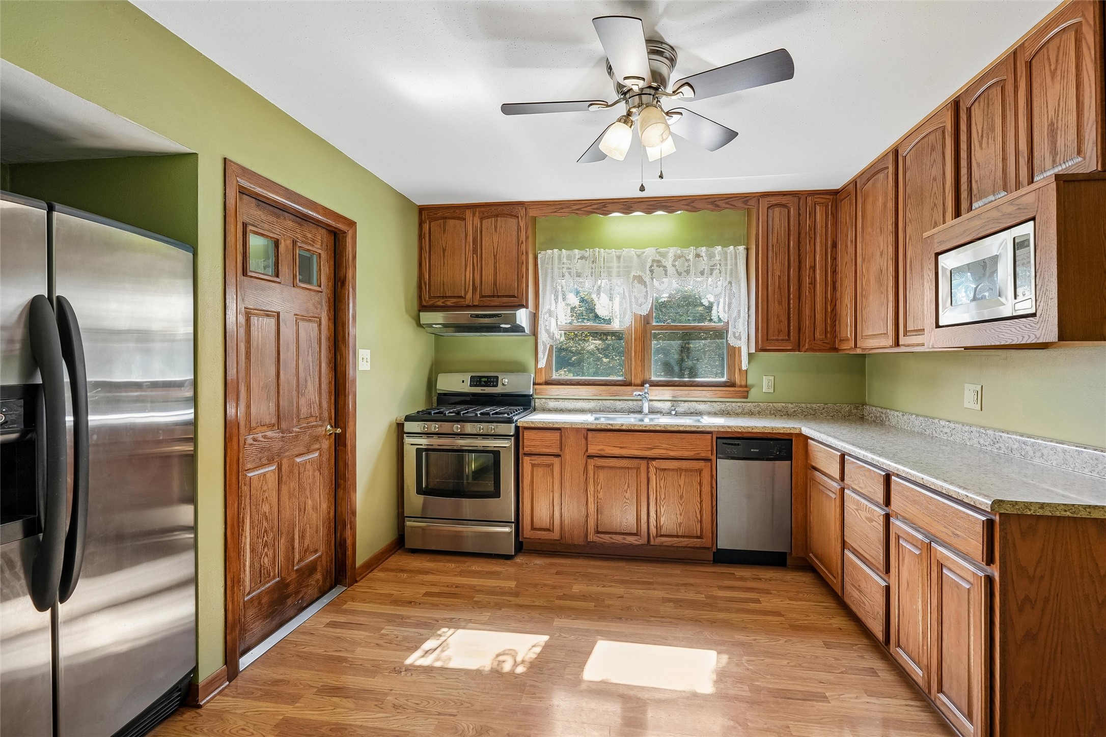 8041 Crestview Drive Property Photo 7