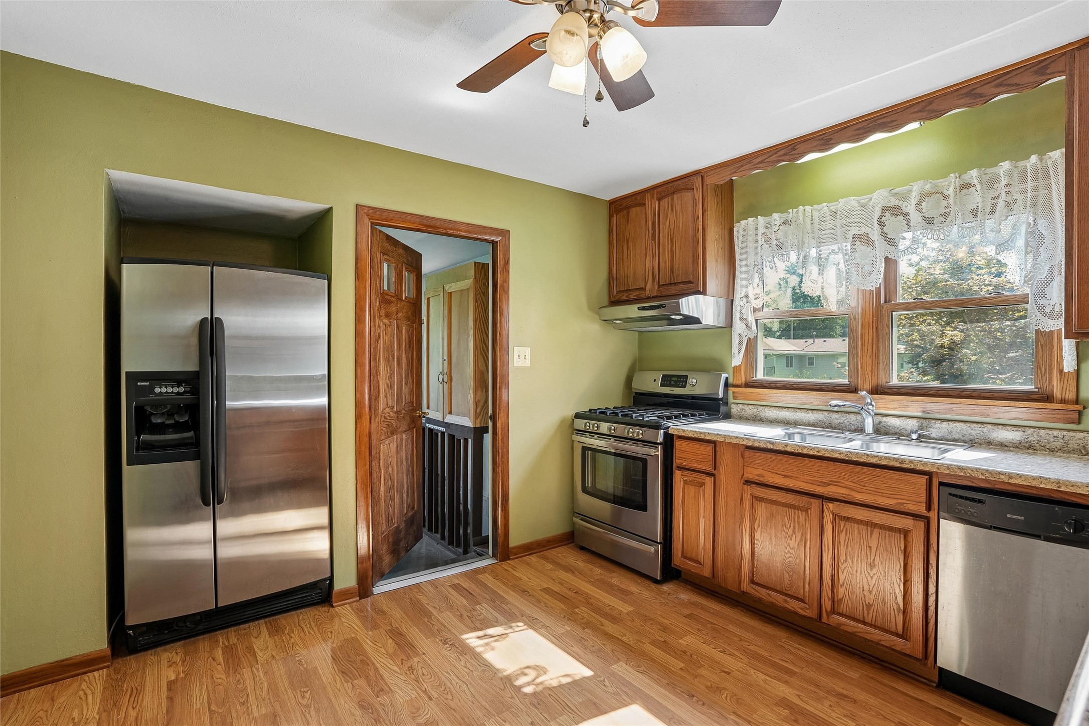 8041 Crestview Drive Property Photo 9