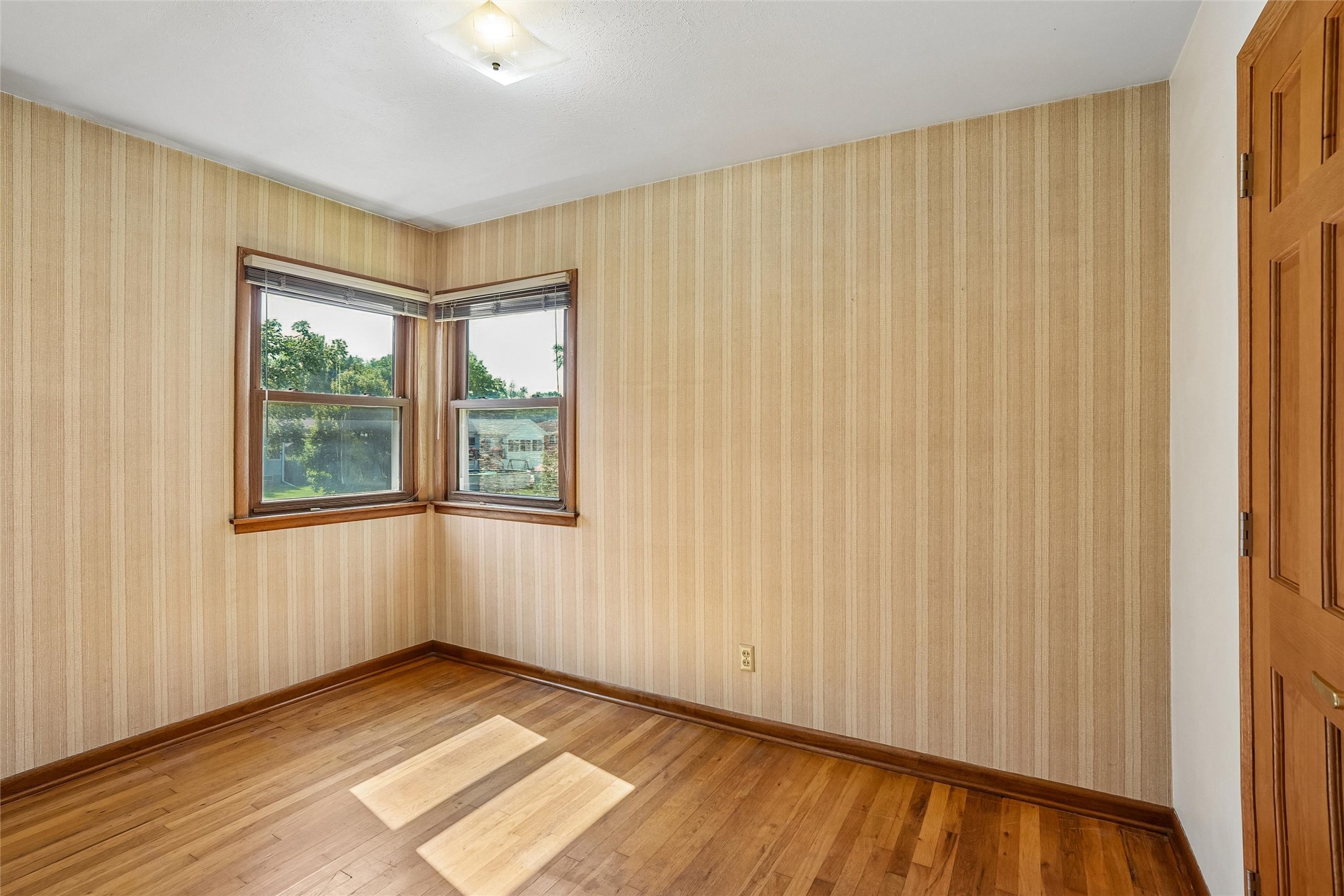 8041 Crestview Drive Property Photo 12