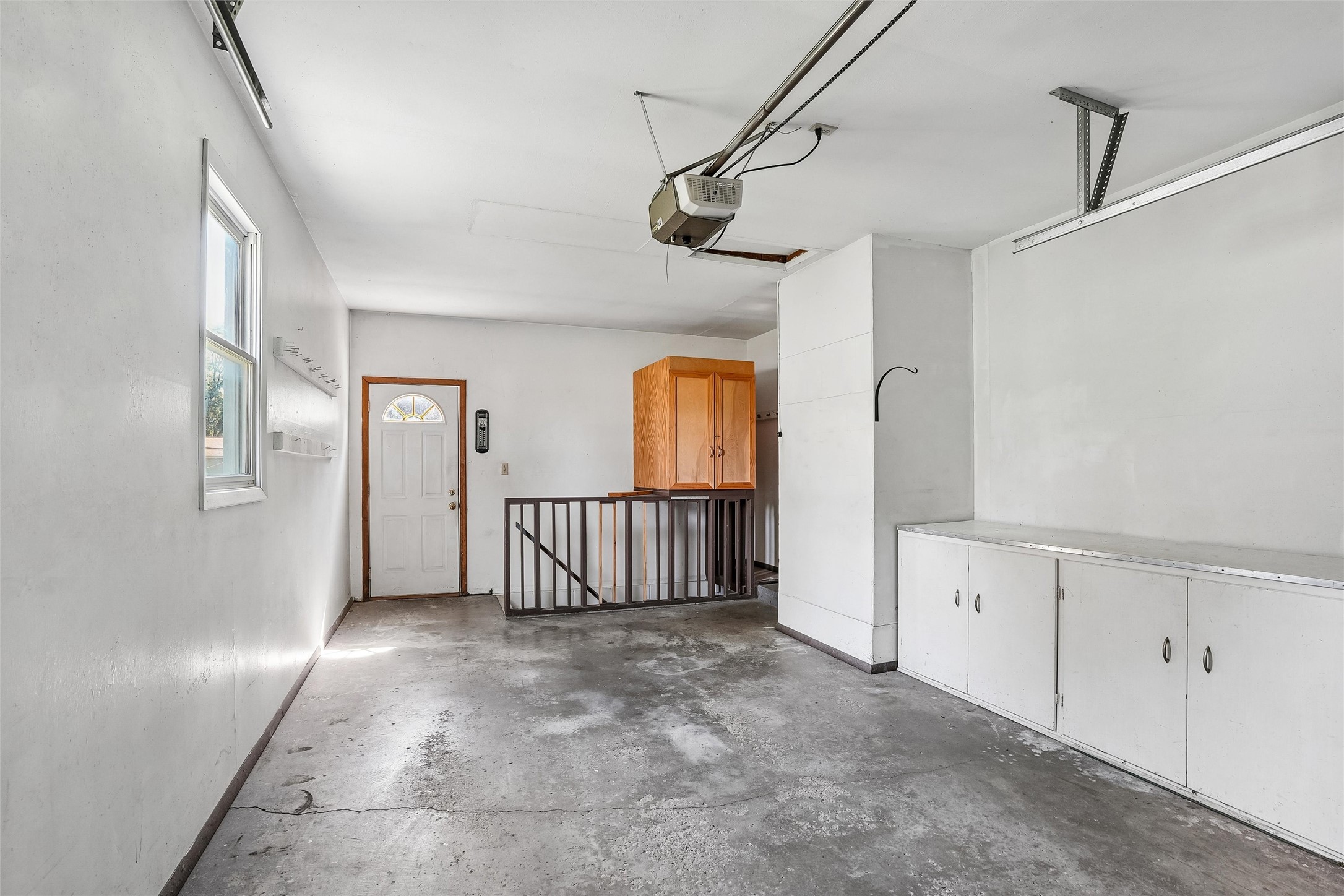 8041 Crestview Drive Property Photo 15