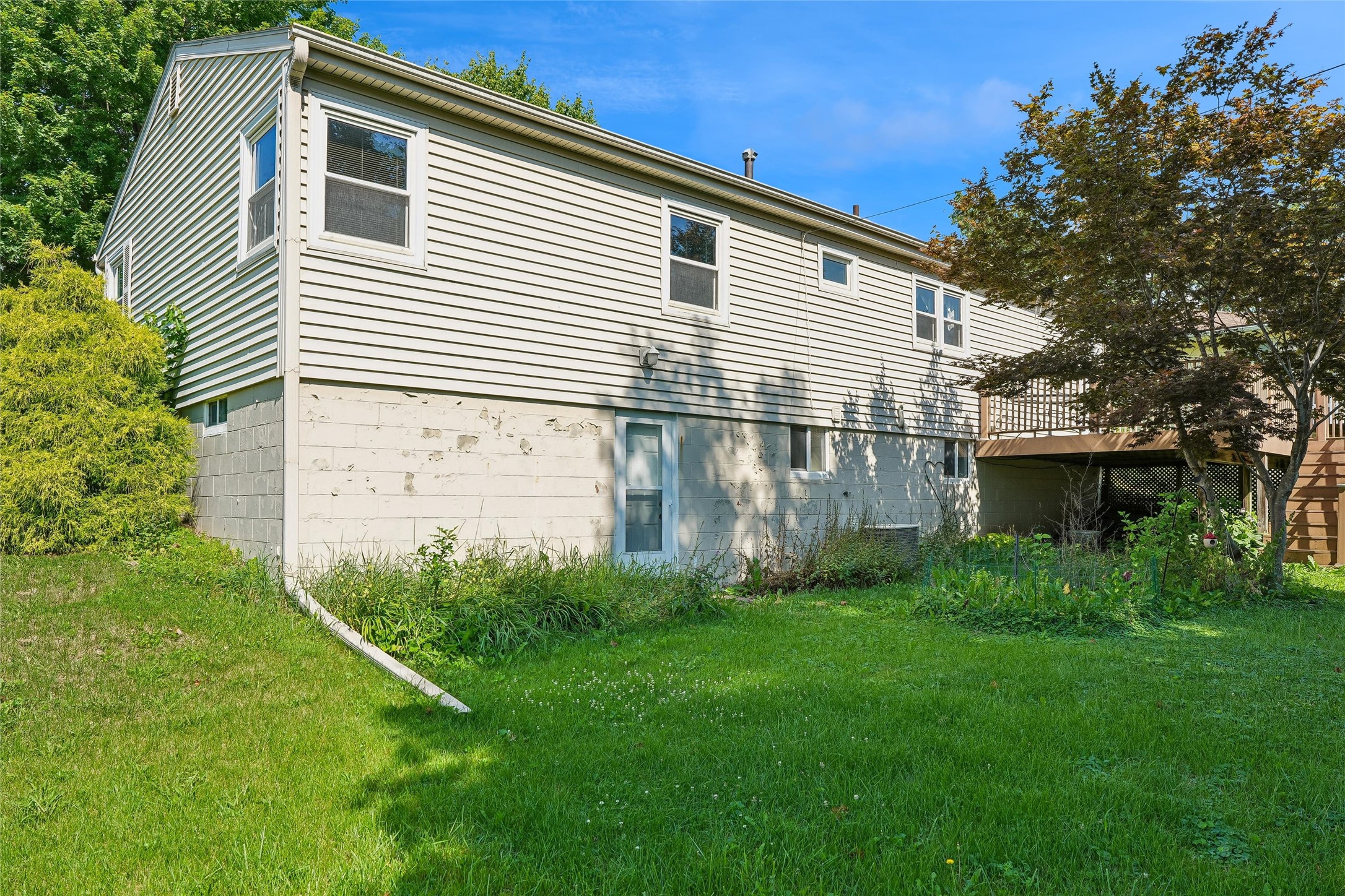 8041 Crestview Drive Property Photo 20