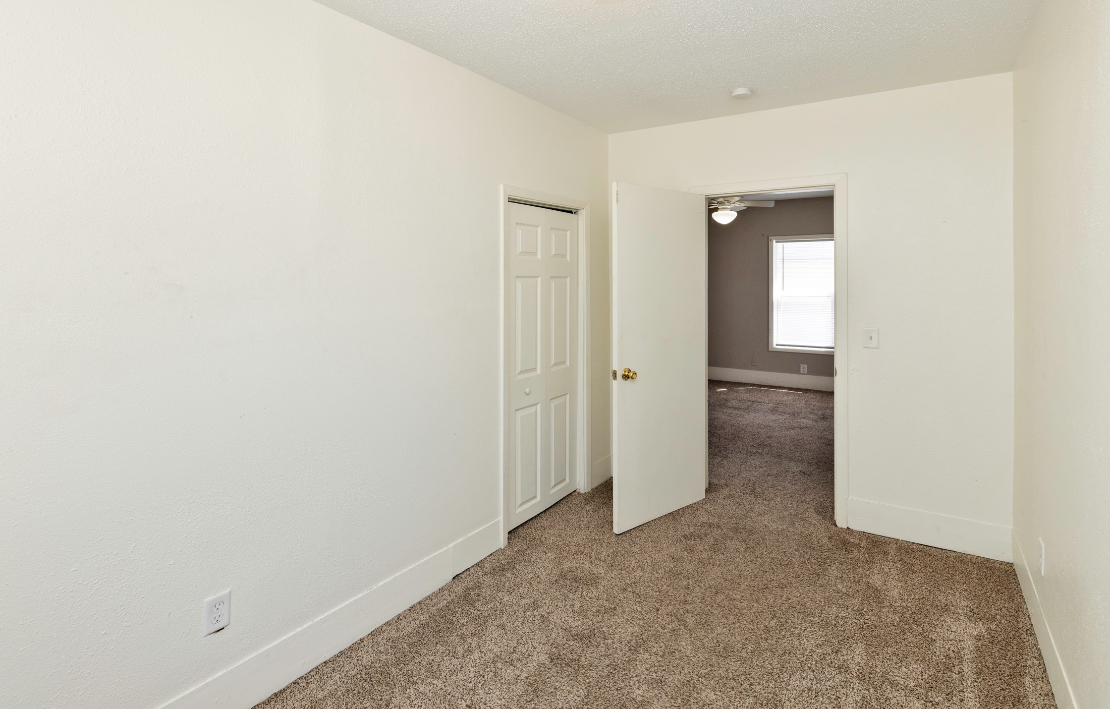 911 Leland Avenue Property Photo 8