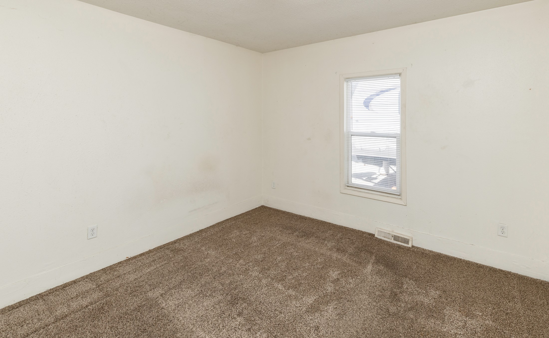 911 Leland Avenue Property Photo 17
