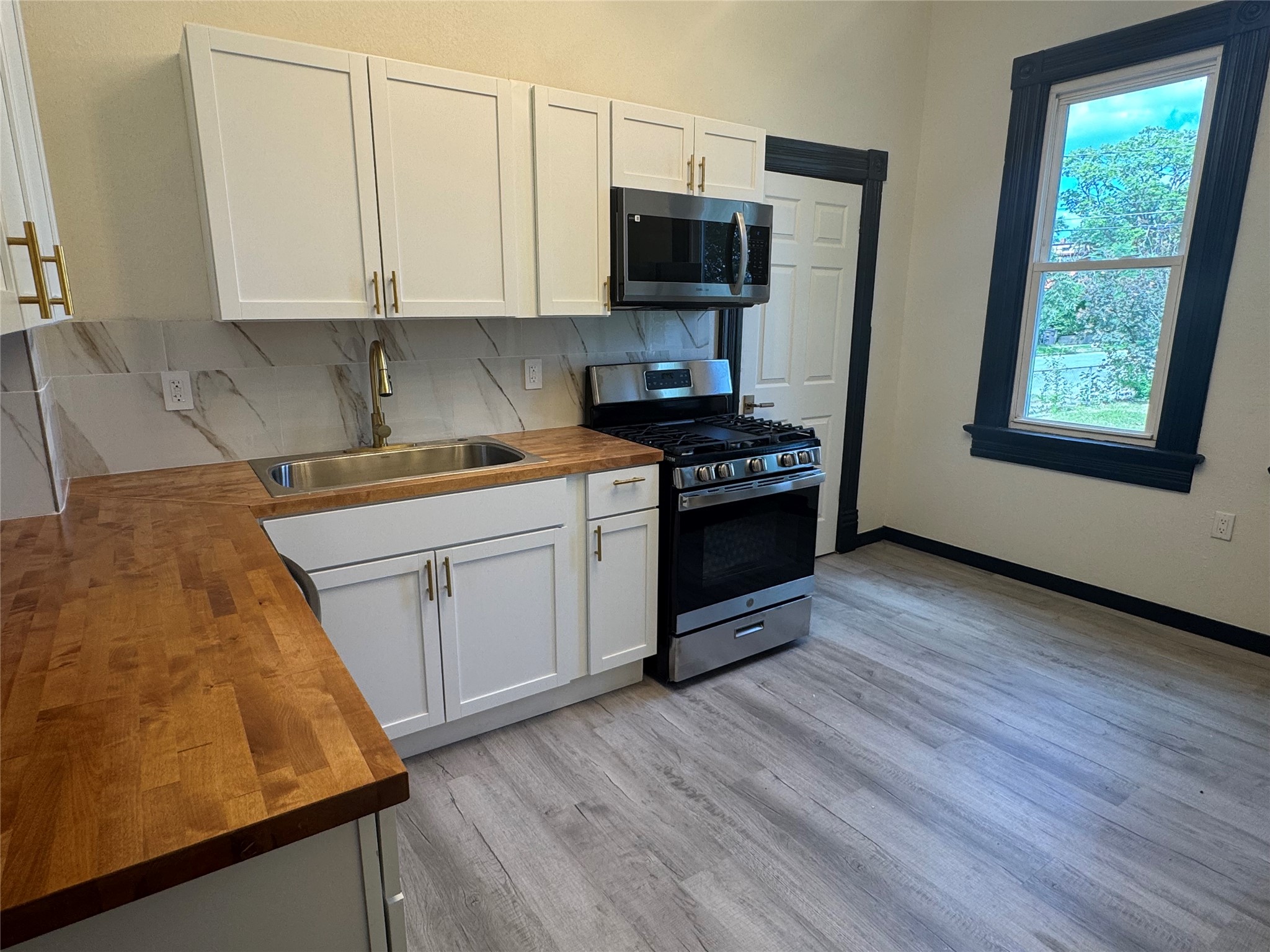 1735 7th Street Property Photo 9