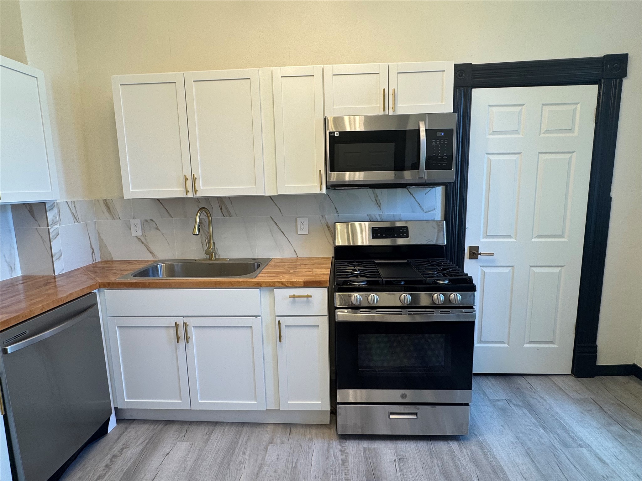 1735 7th Street Property Photo 11