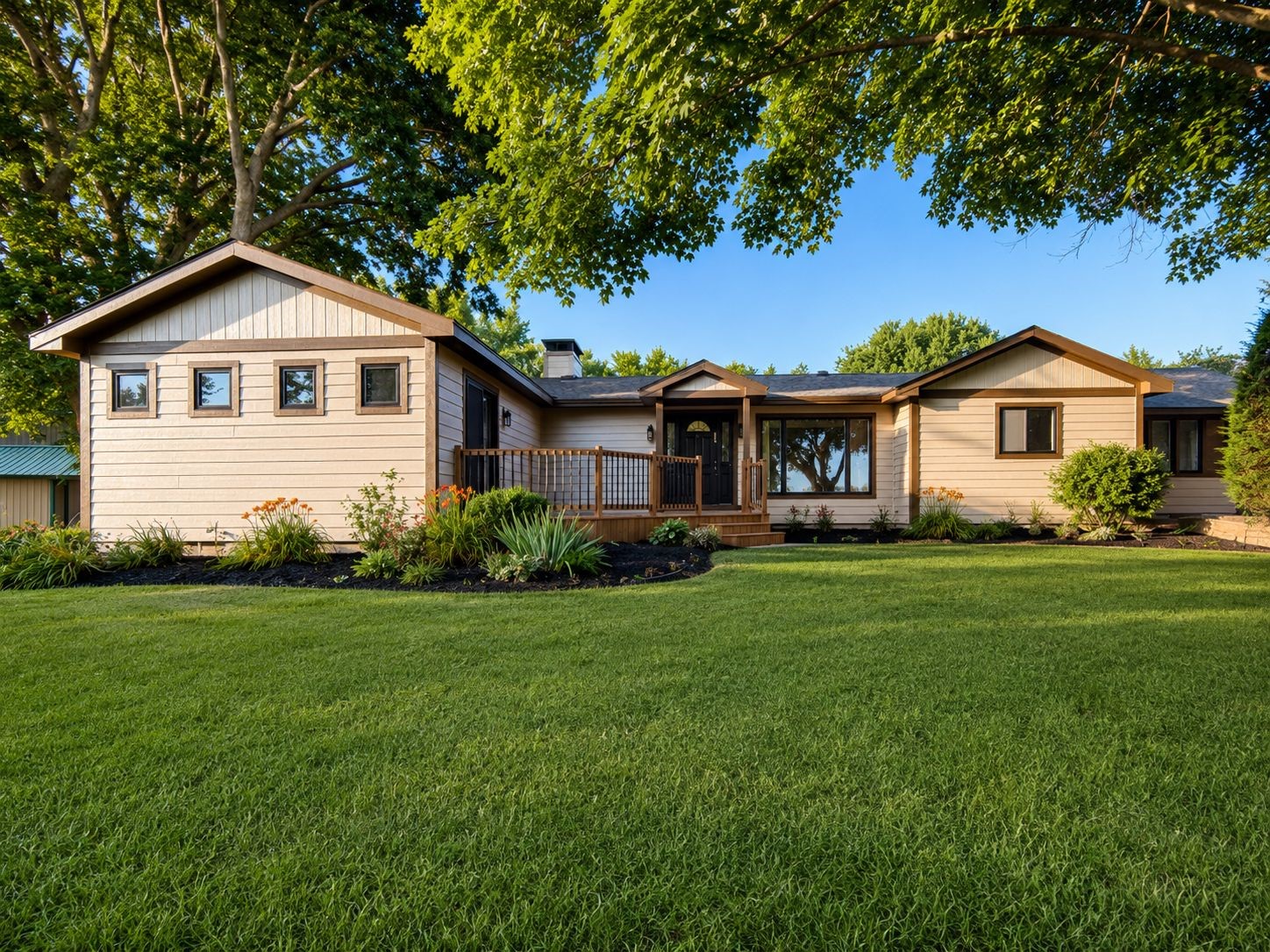 10050 Ne University Avenue Property Photo 1