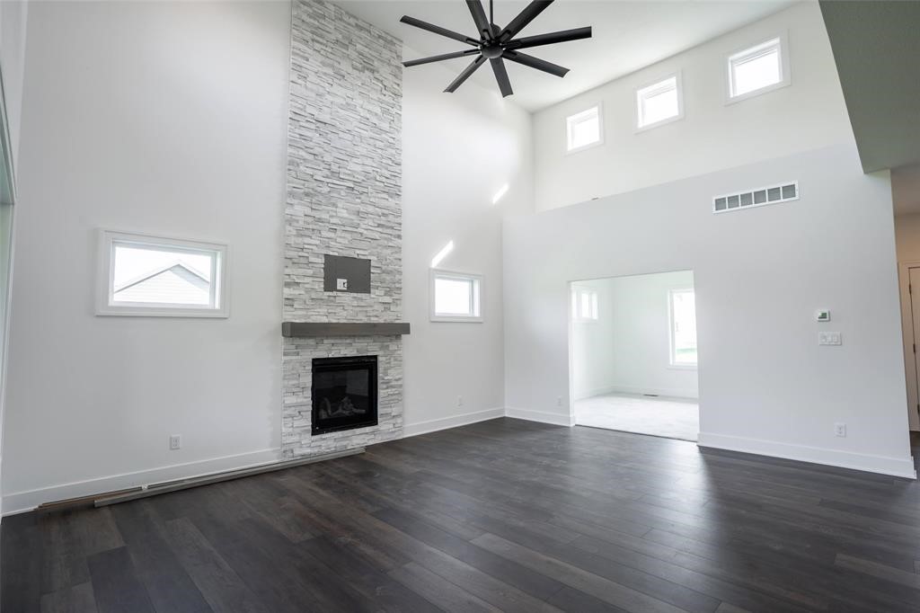537 Se Walnut Woods Drive Property Photo 3