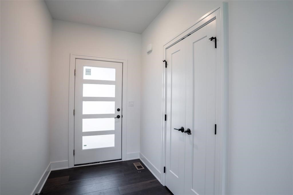 537 Se Walnut Woods Drive Property Photo 10