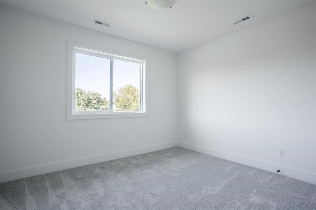 537 Se Walnut Woods Drive Property Photo 20