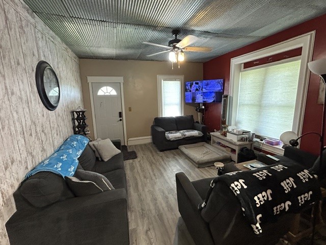 607 S Elm Street Property Photo 3