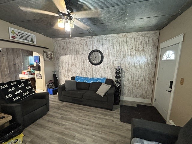 607 S Elm Street Property Photo 4