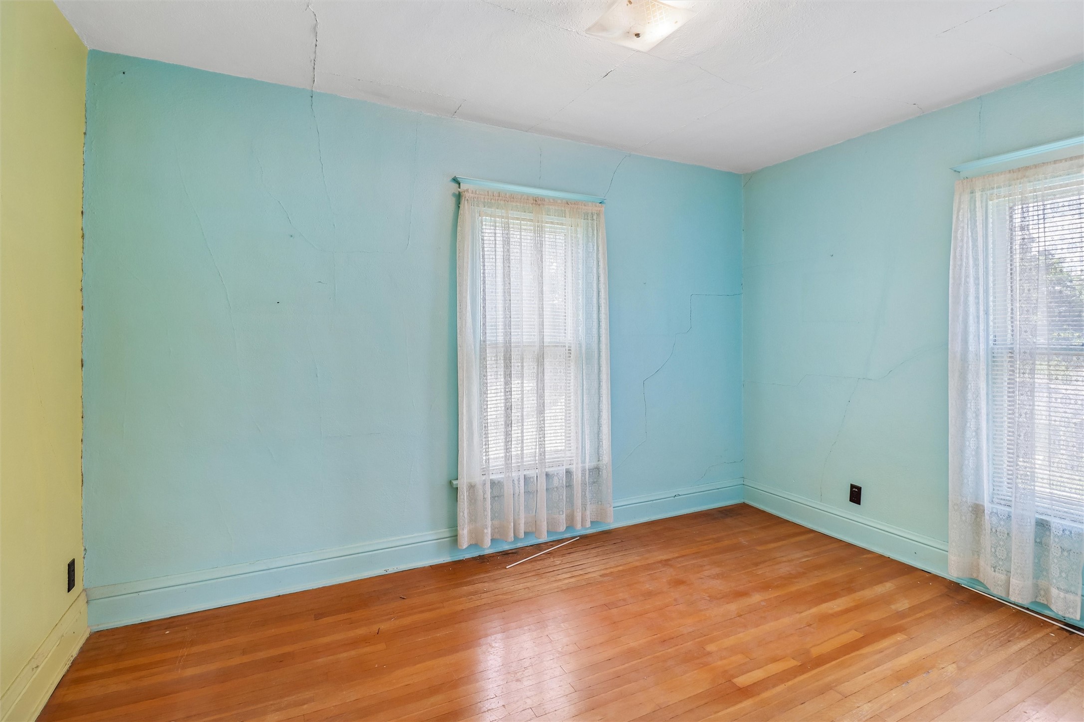 611 S 3rd Avenue W Property Photo 15