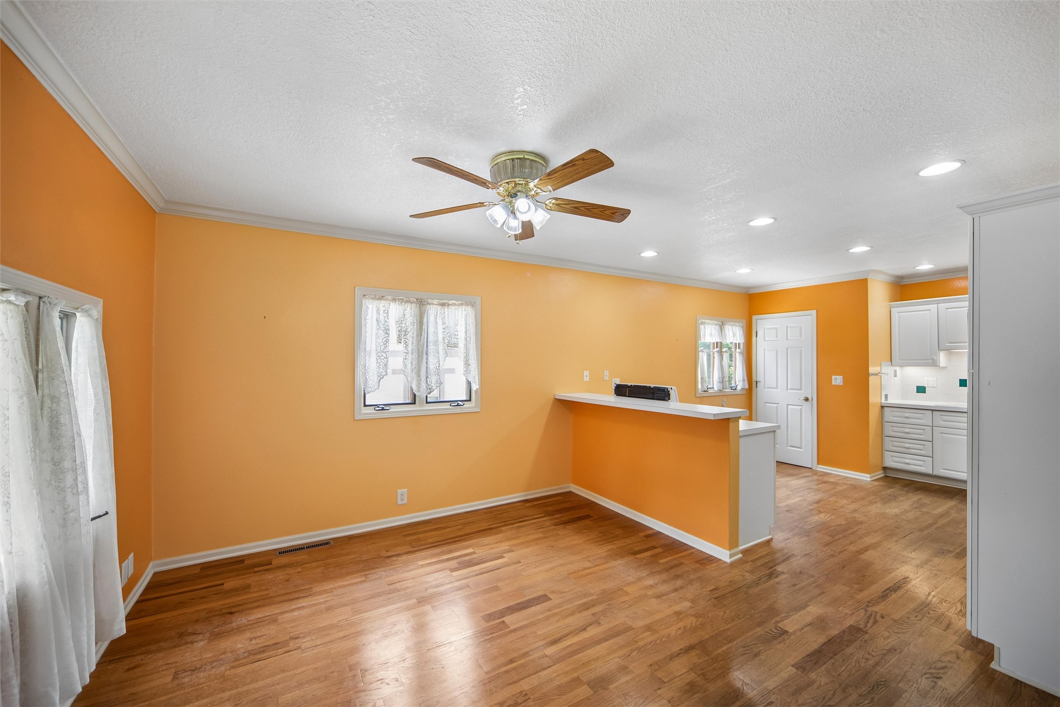 3828 Hunter Avenue Property Photo 7
