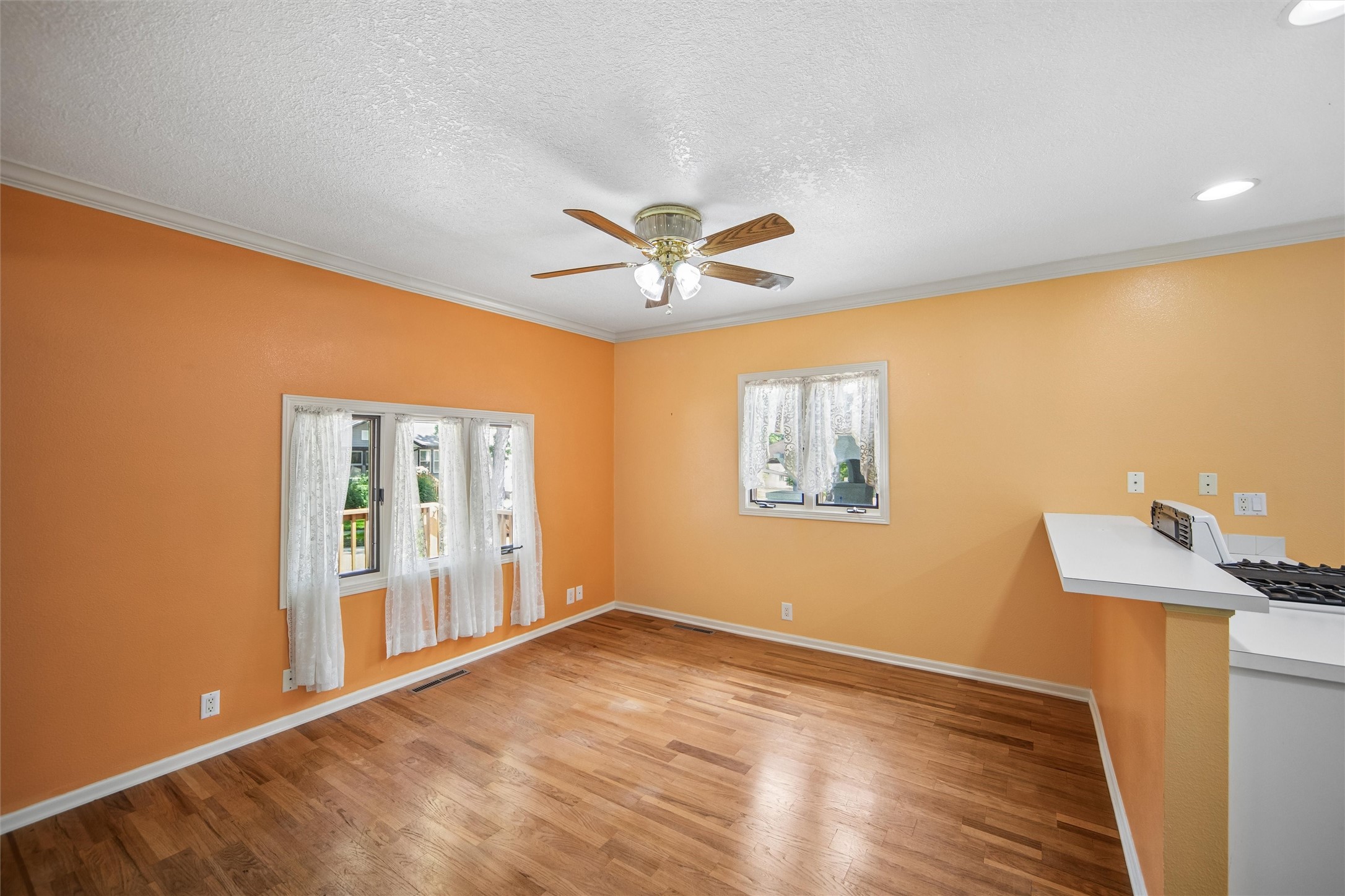 3828 Hunter Avenue Property Photo 8