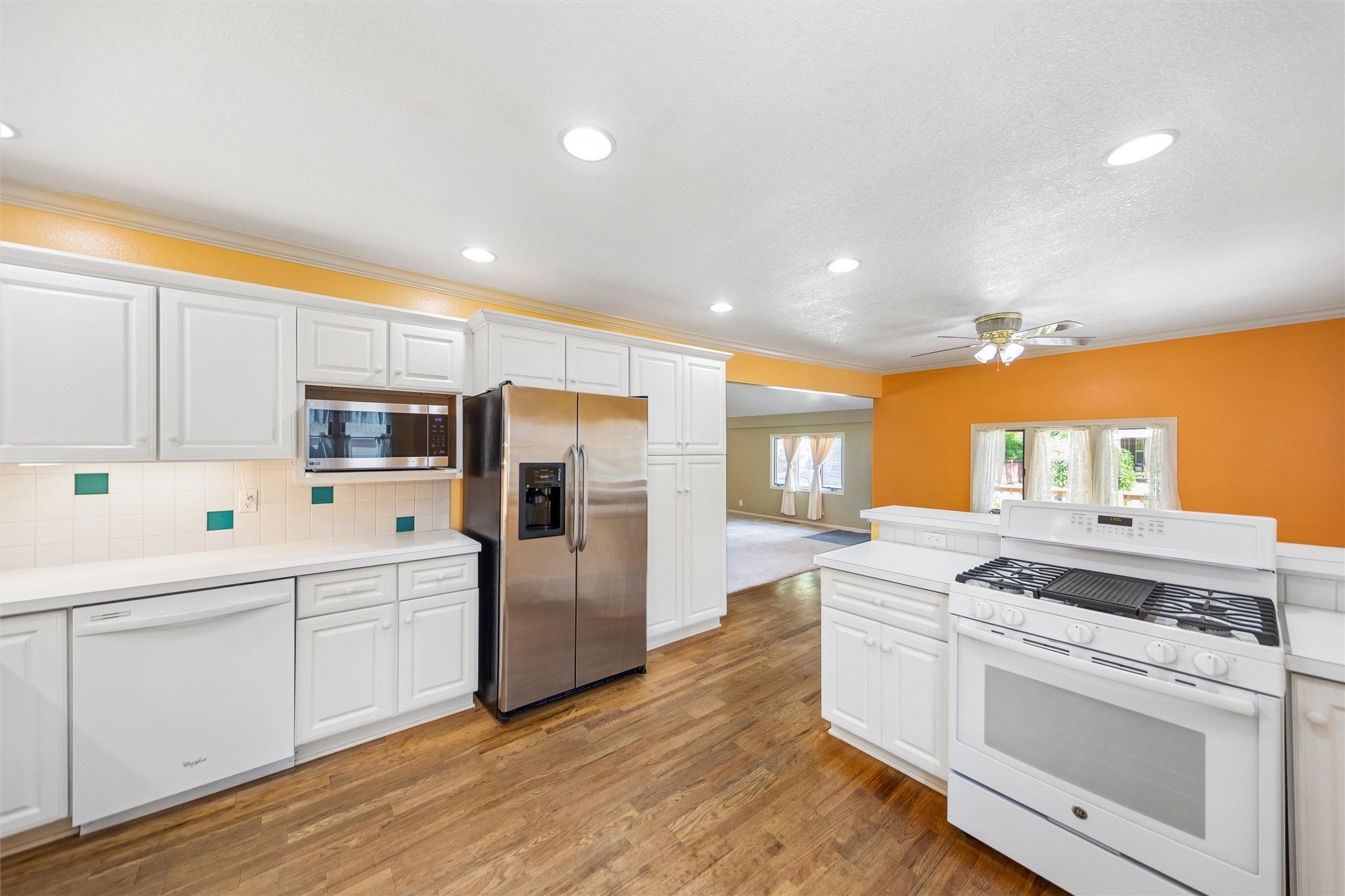 3828 Hunter Avenue Property Photo 10