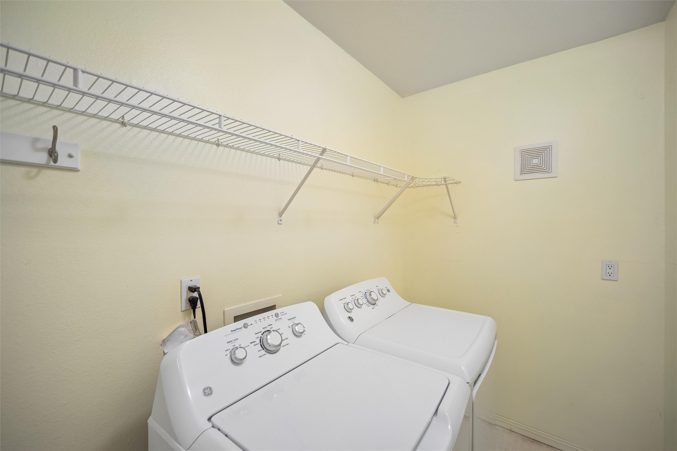 3828 Hunter Avenue Property Photo 19
