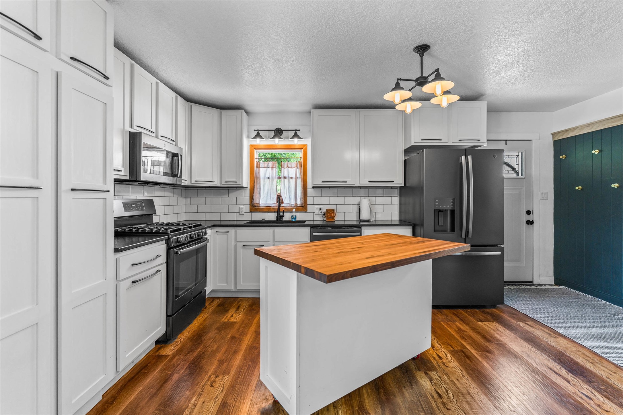 1834 Eaton Avenue Property Photo 4