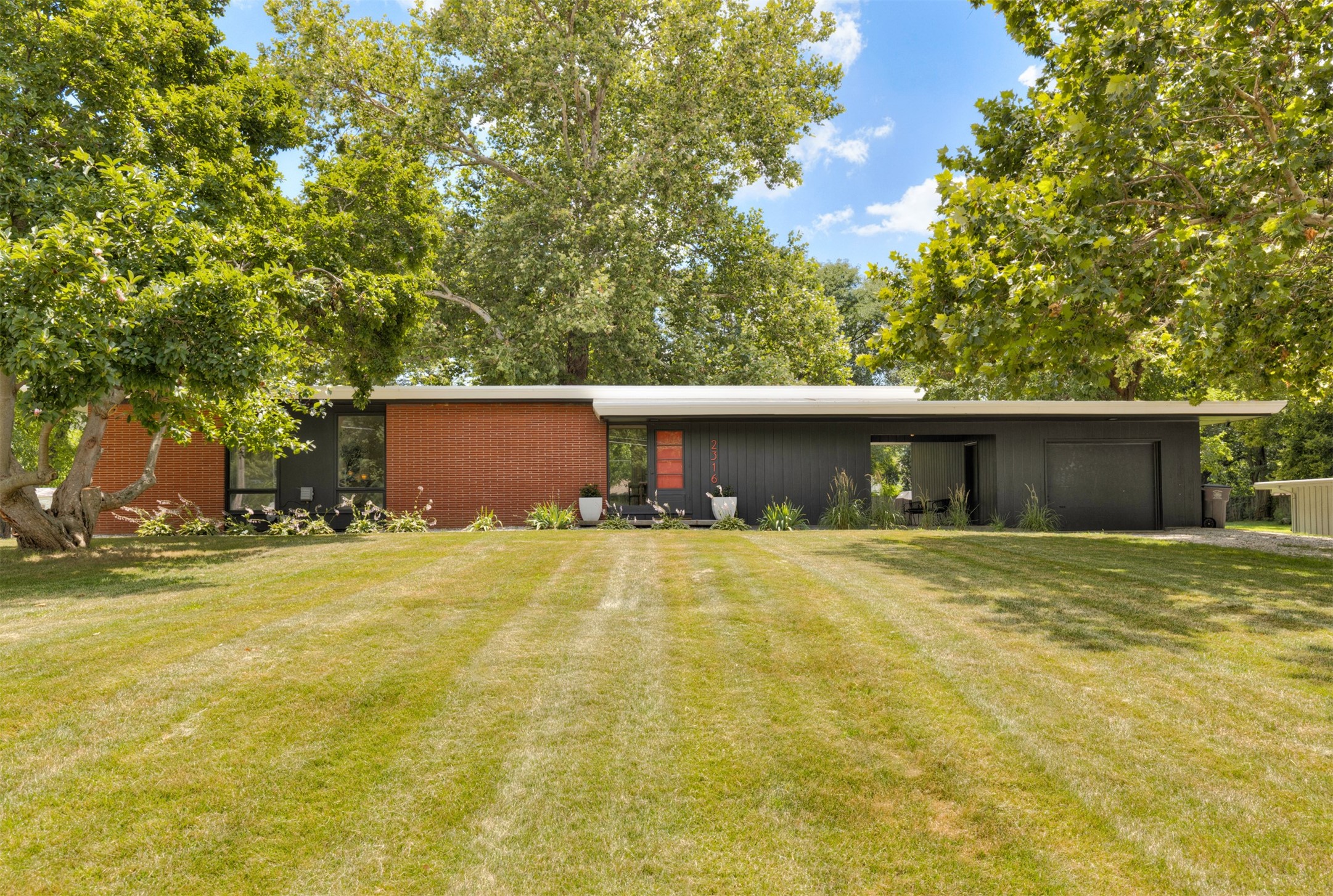 2316 Wakonda View Drive Property Photo 1