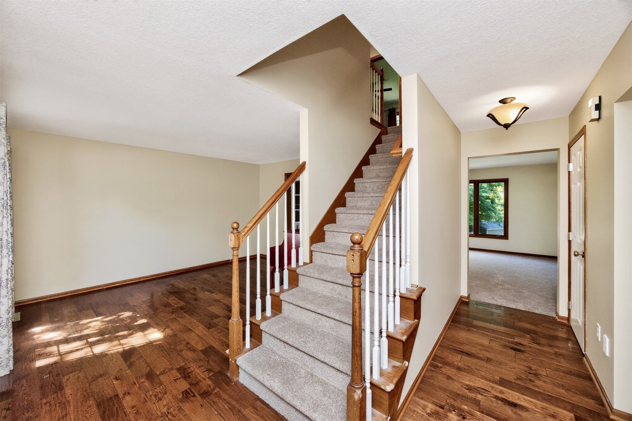 4616 93rd Street Property Photo 3