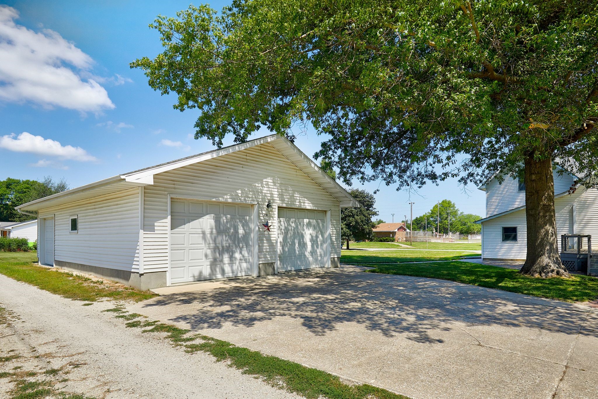 212 Ne Elm Street Property Photo 10