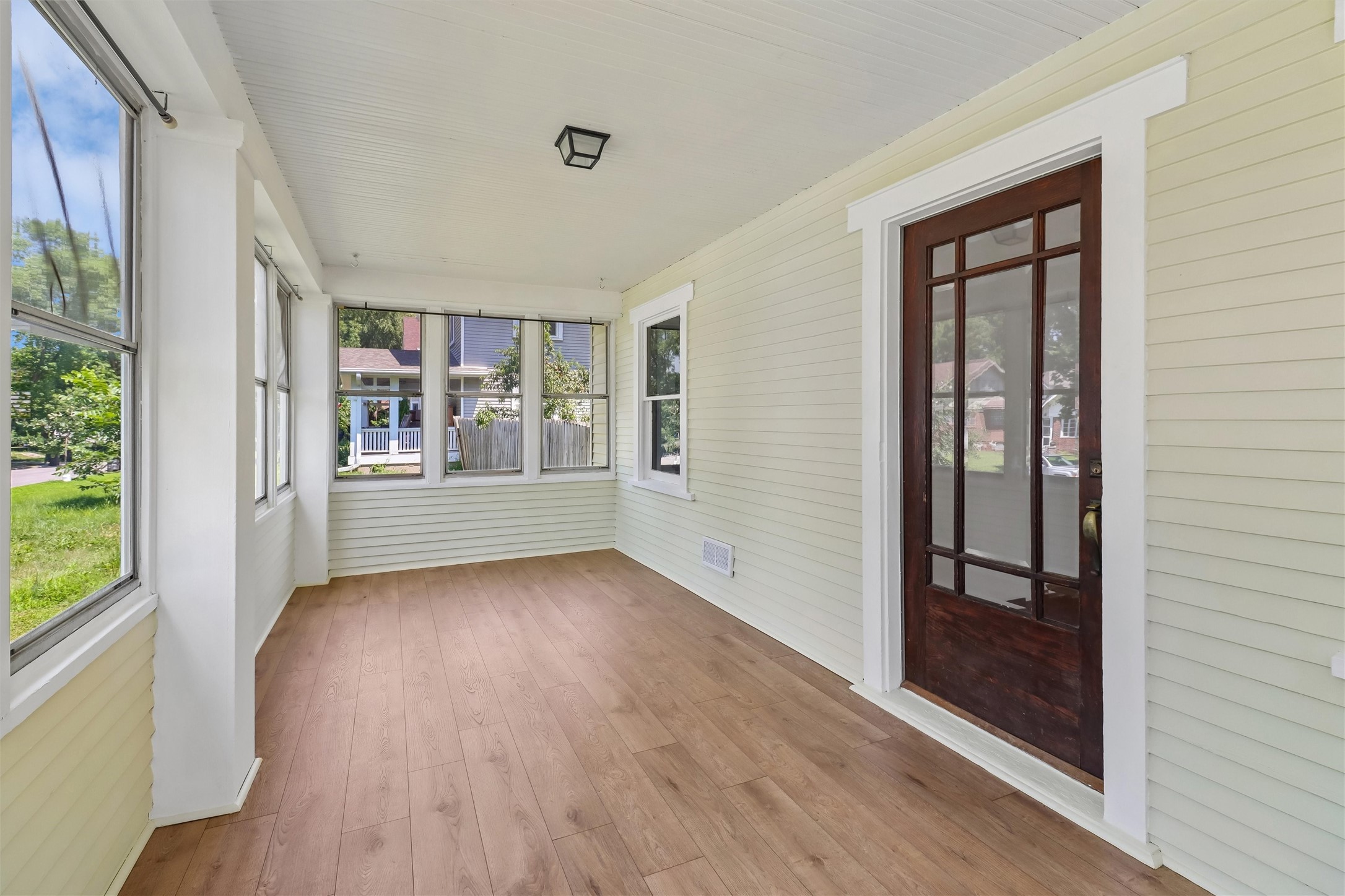 1805 E 12th Street Property Photo 2