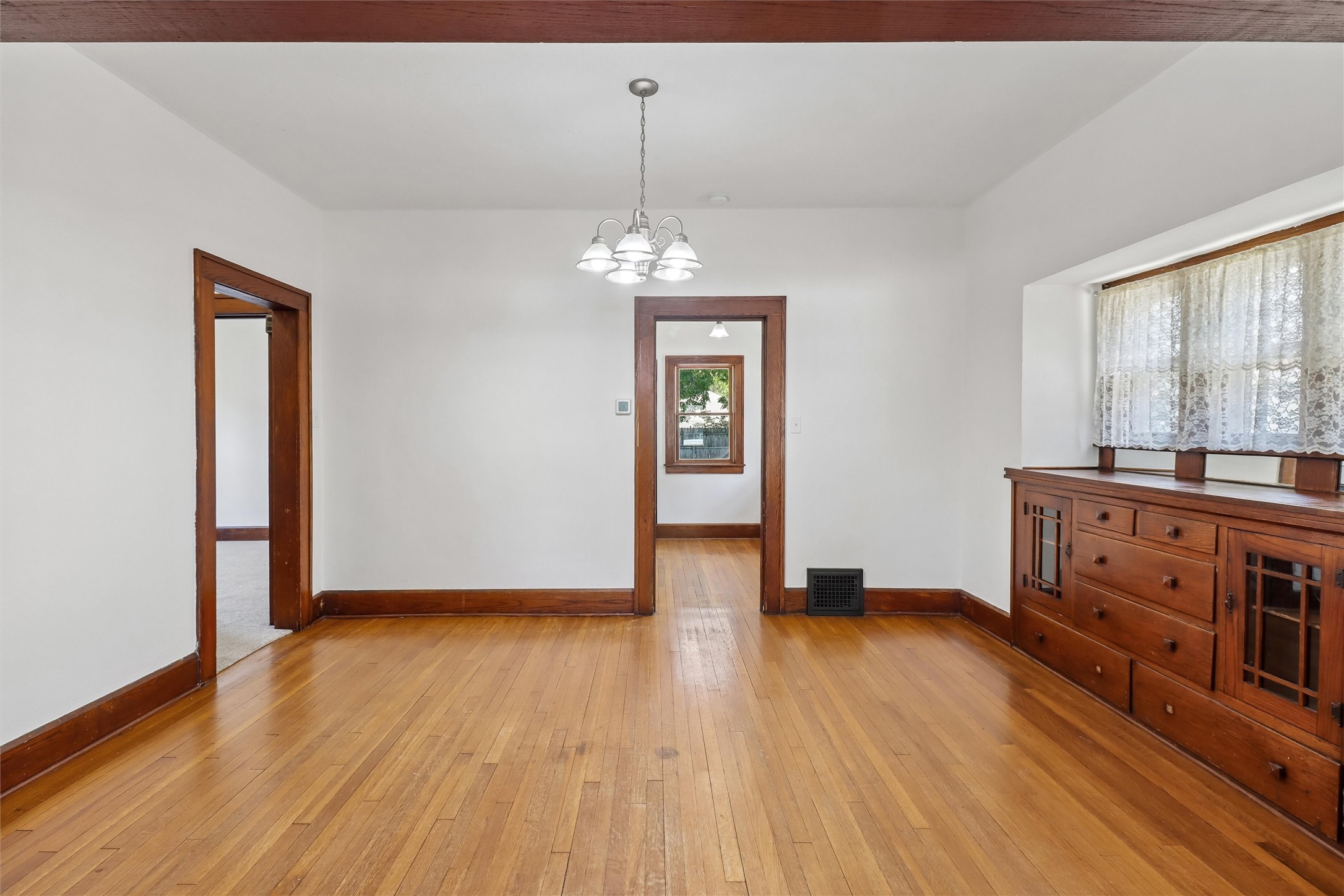 1805 E 12th Street Property Photo 4