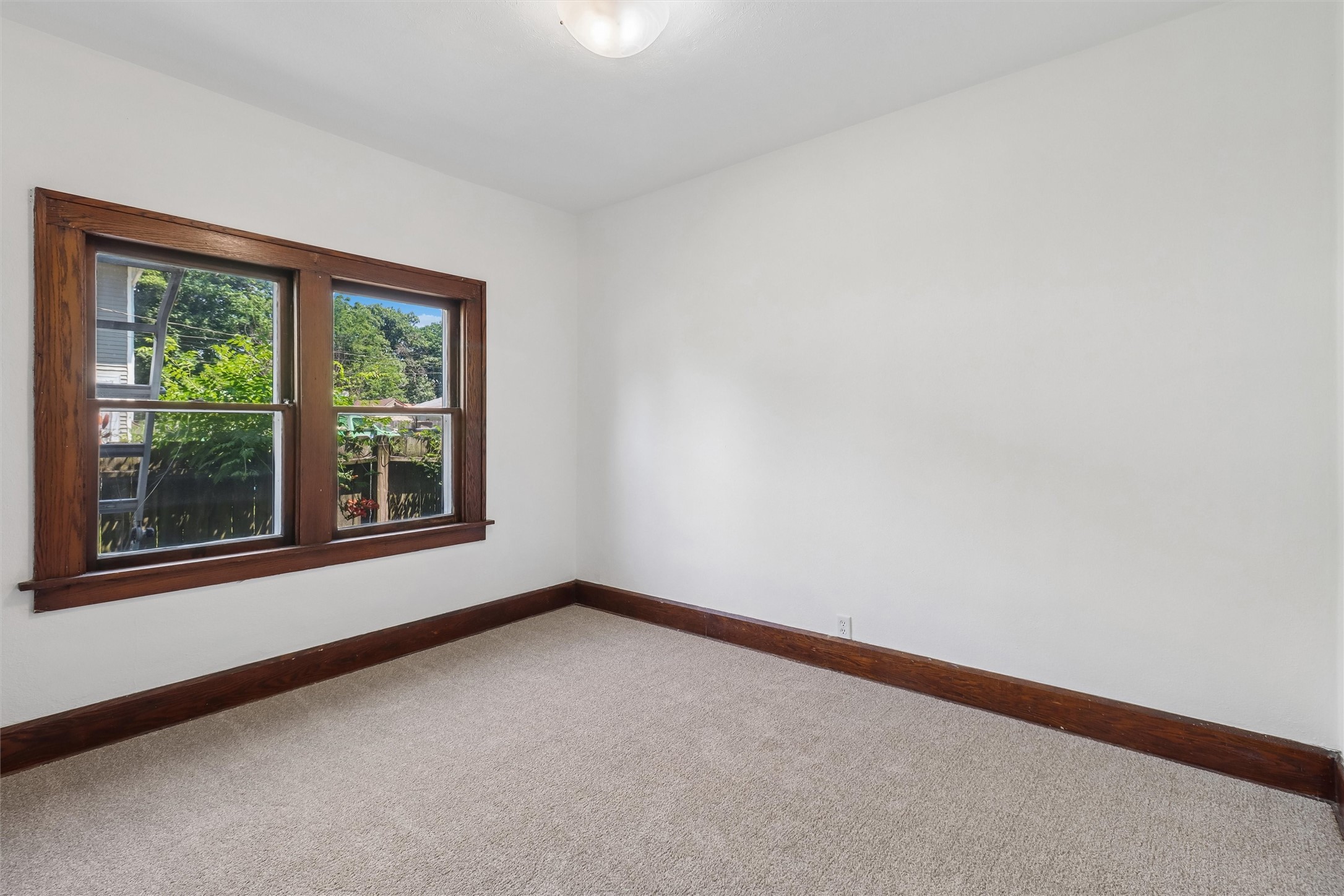 1805 E 12th Street Property Photo 6