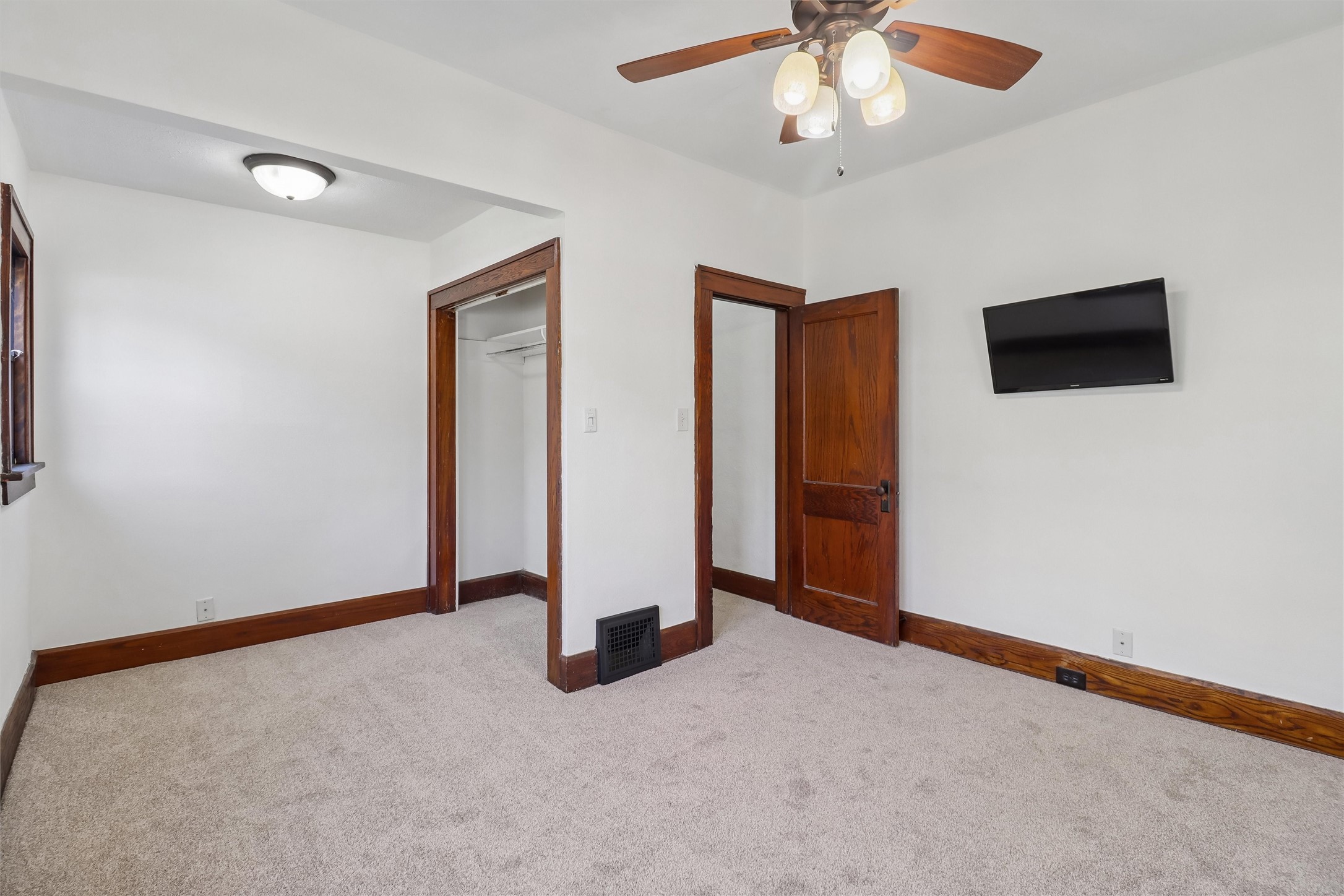 1805 E 12th Street Property Photo 8
