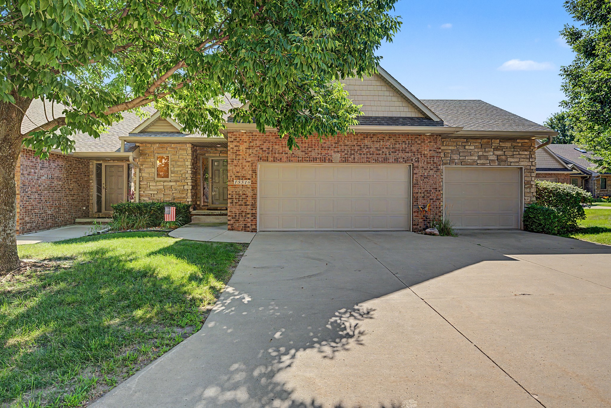 15516 Oakwood Drive Property Photo 1