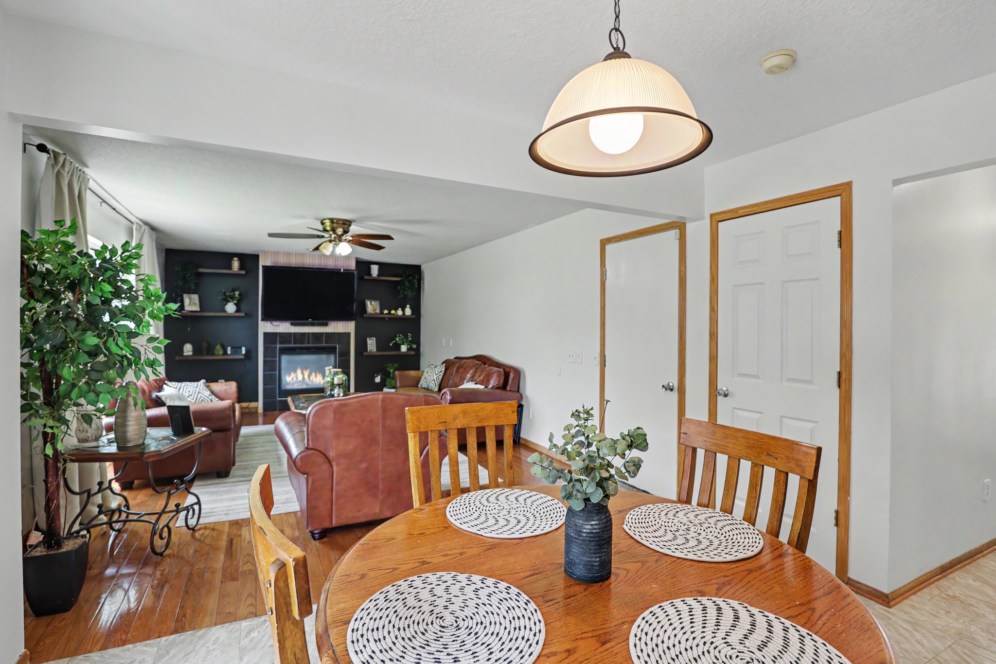 2405 E Luster Lane Property Photo 12