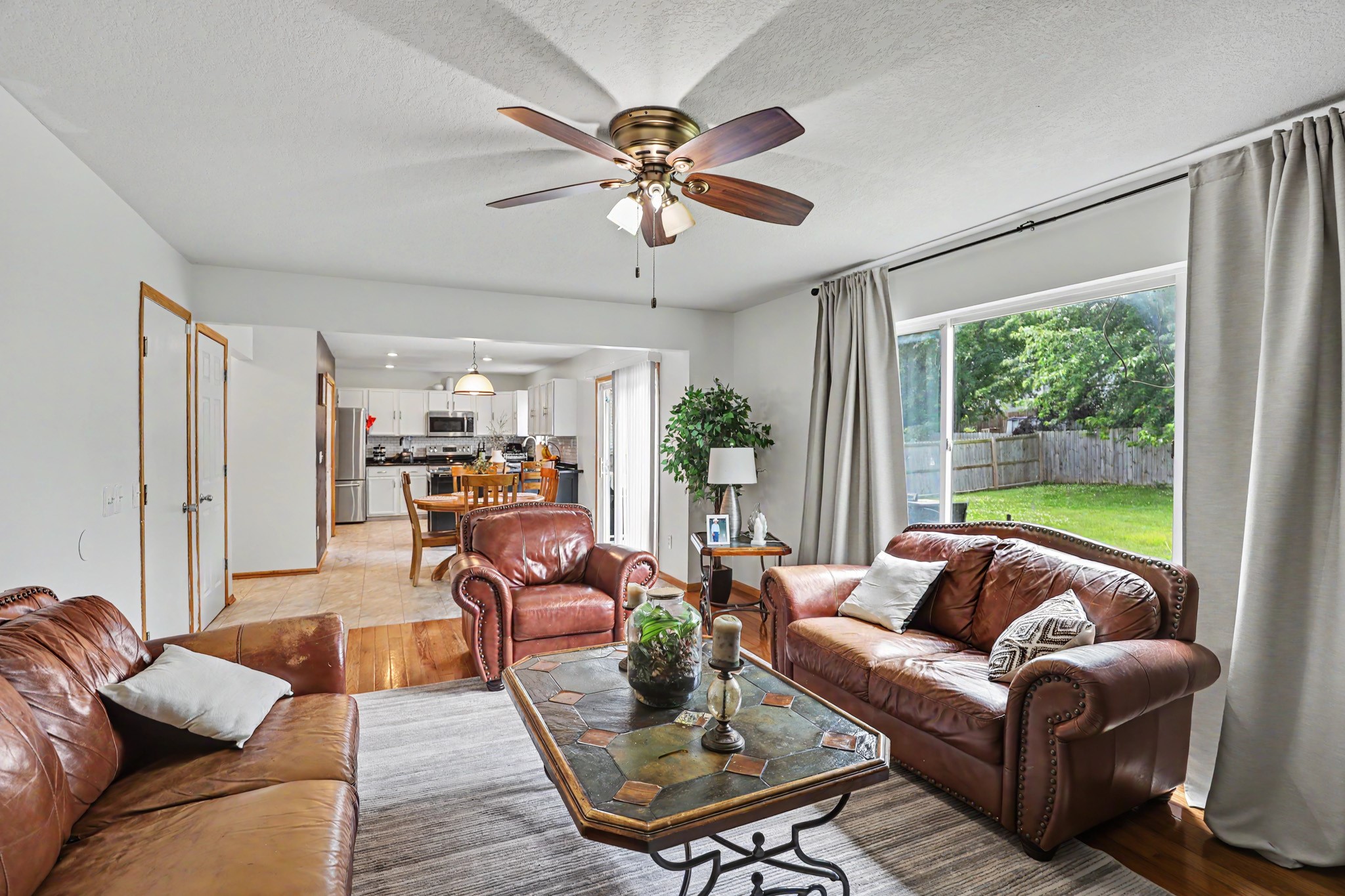 2405 E Luster Lane Property Photo 14