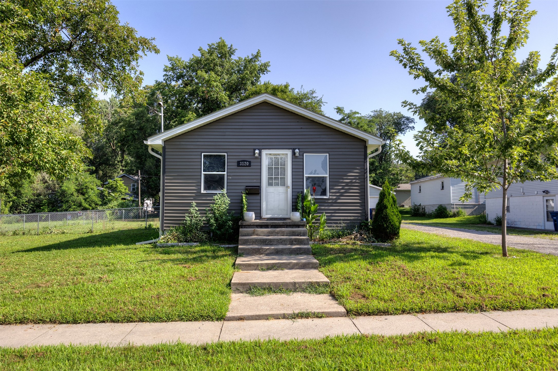 3120 Garfield Avenue Property Photo 1