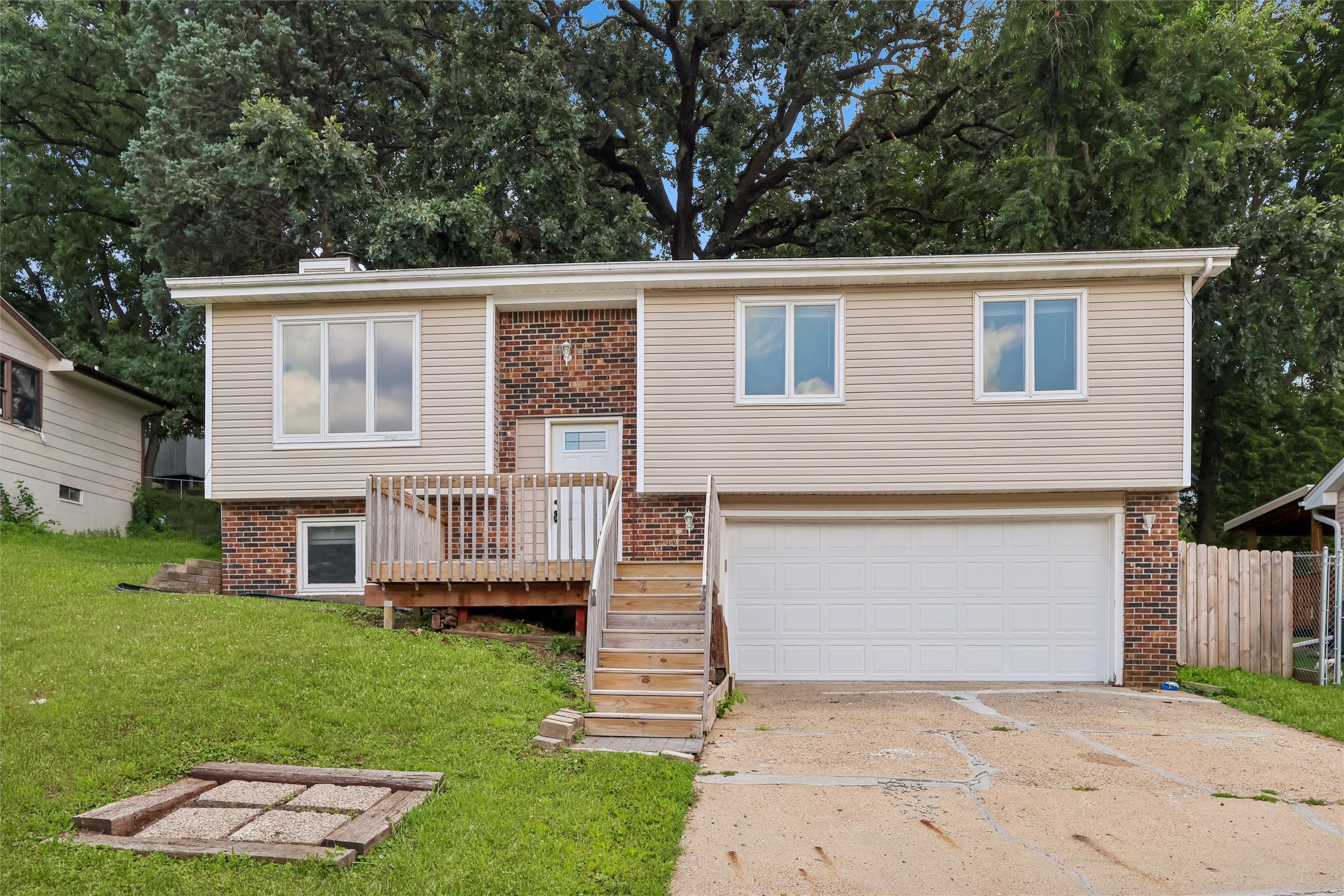 817 E Hackley Avenue Property Photo 1